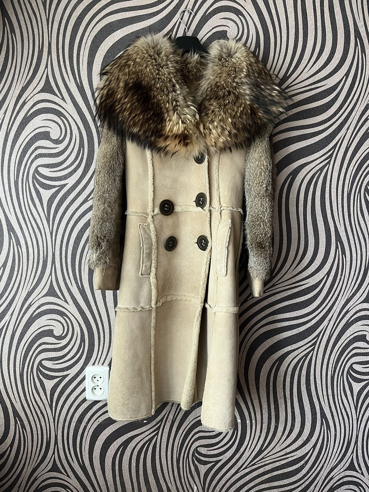 Dolce & Gabbana × Vintage Dolce & Gabbana Shearling Coat Size M / US 6-8 / IT 42-44 - 2 Thumbnail