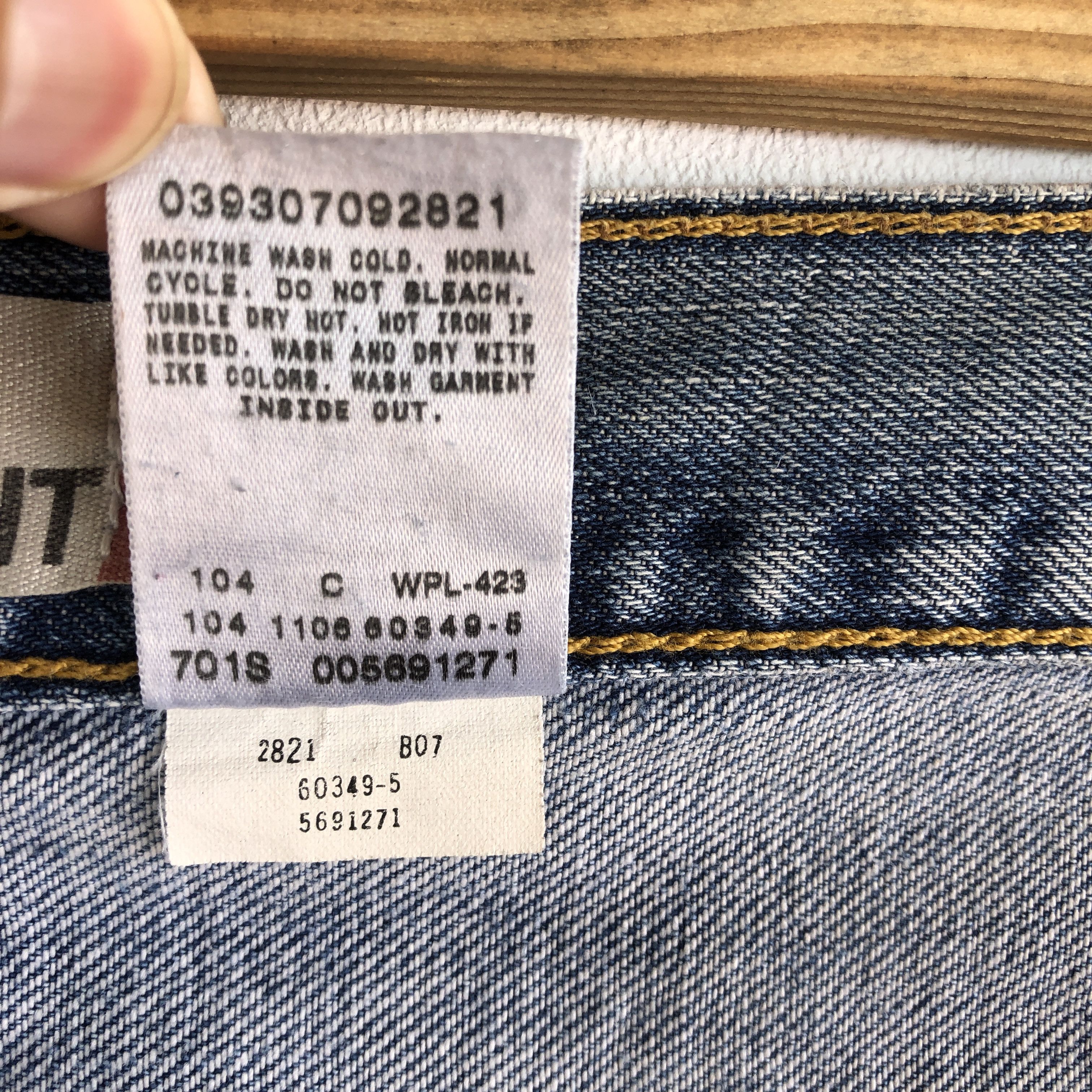 Levi's Vintage Levis Baggy Jeans Levi's 569 Faded Light Wash Denim Size US 36 / EU 52 - 7 Thumbnail