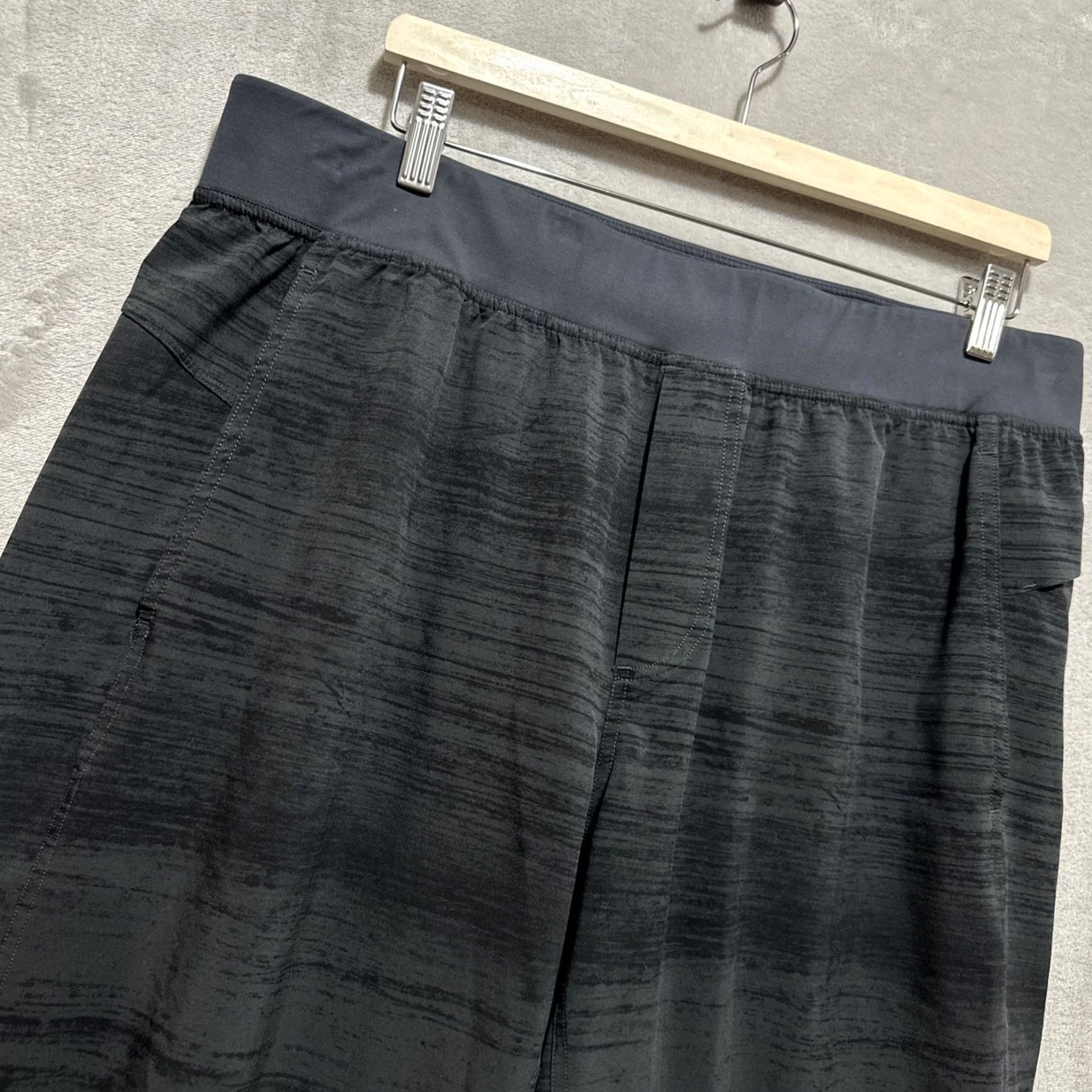 Lululemon Lululemon T.H.E. Linerless Short 10” 2XL Gray/Blue Stripped Drawstring Athletic Shorts Men Regular Size 2XL Summer Moisture Wicking Space Dye Size US 39 - 4 Thumbnail
