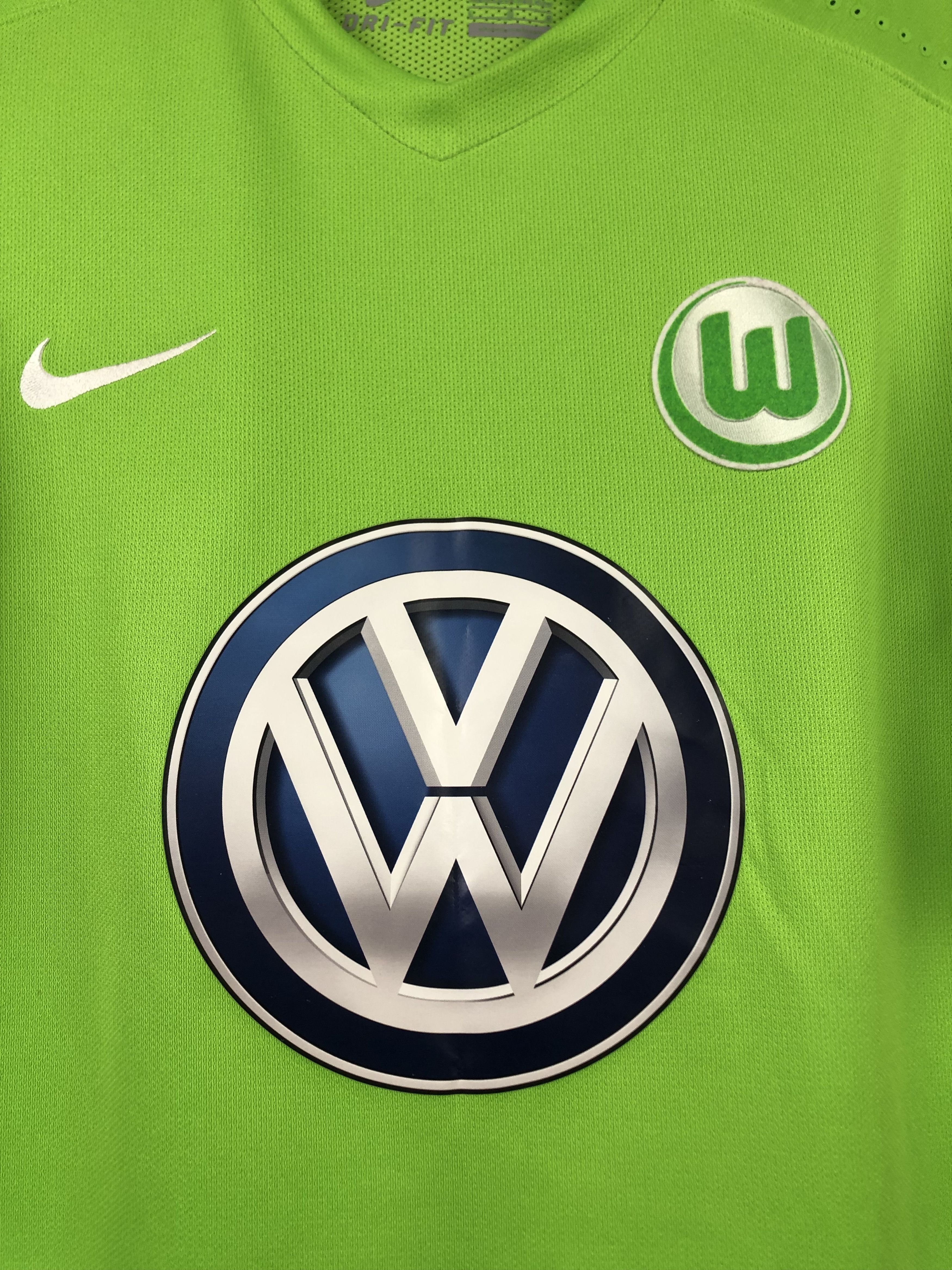 Nike Wolfsburg football shirt 2016 #4 Schafer Signed Player Issue Size US L / EU 52-54 / 3 - 9 Thumbnail