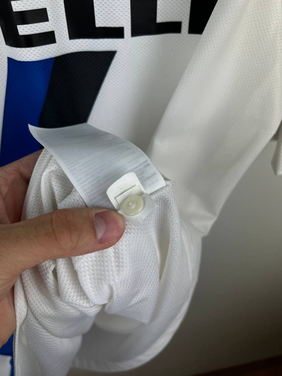 Other Inter Nike Pirelli jersey t-shirts size XL Size US XL / EU 56 / 4 - 6 Thumbnail