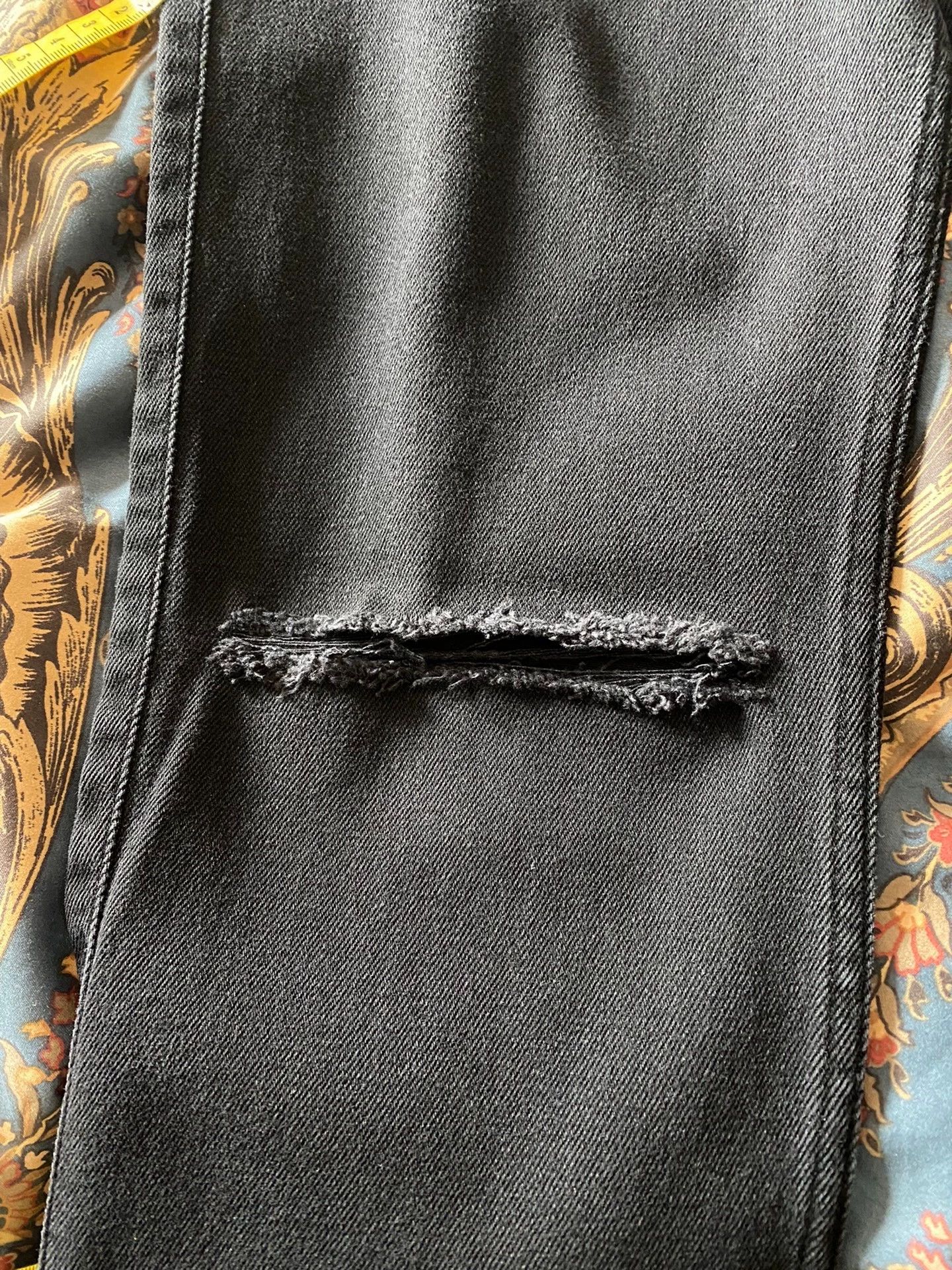 Givenchy Givenchy Black Distressed Cut Jeans 31 Size US 31 - 2 Thumbnail