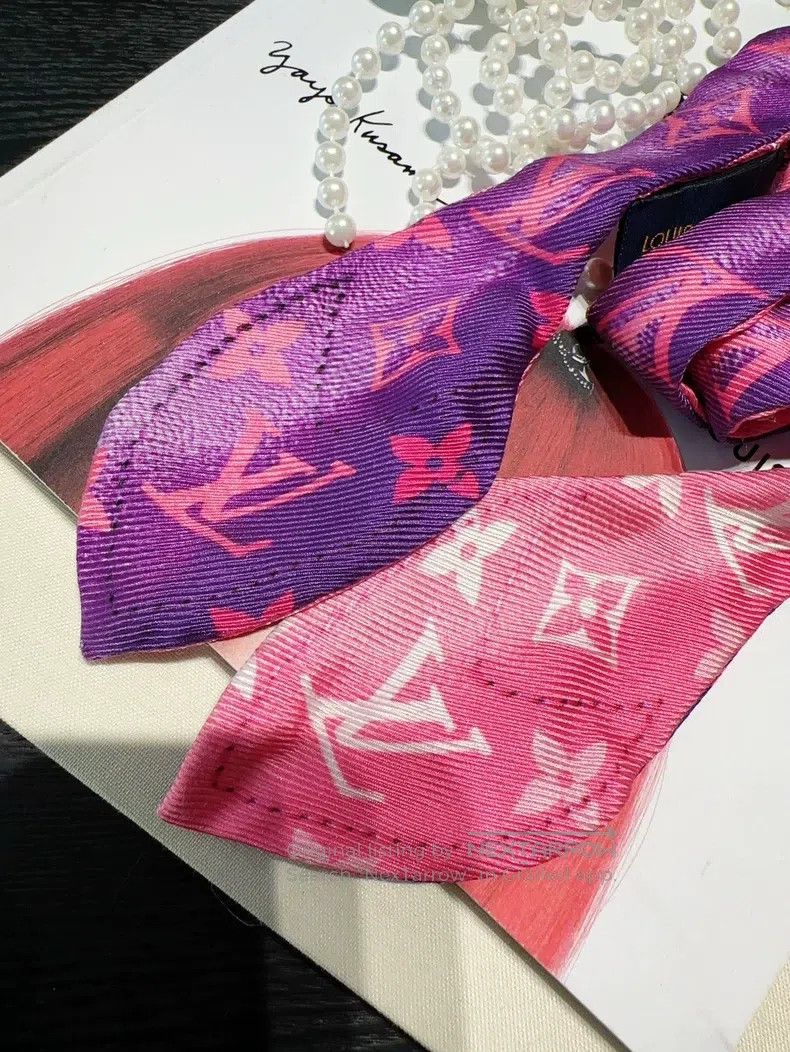Louis Vuitton Louis Vuitton Pink and purple gradient logo scarf Size ONE SIZE - 5 Thumbnail
