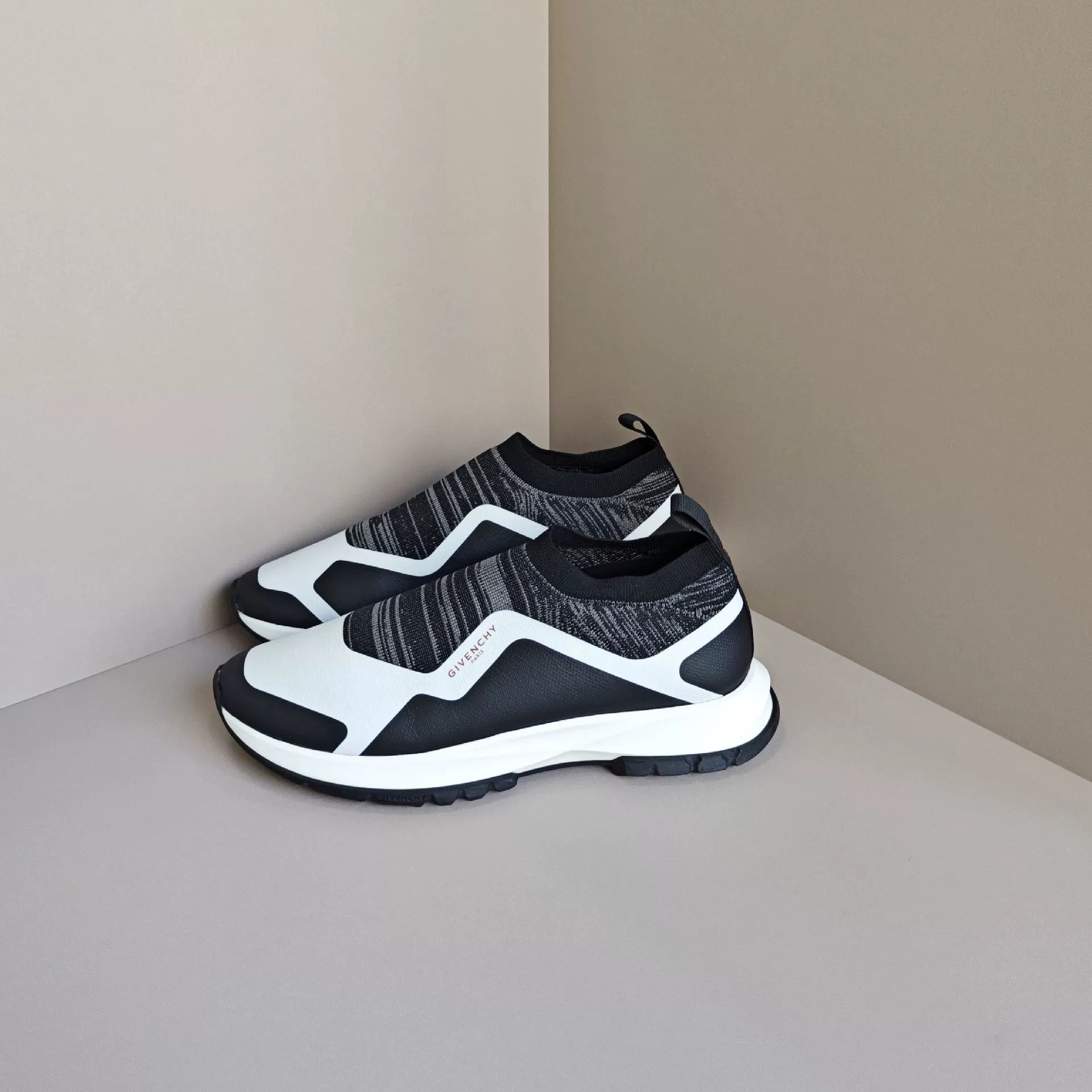 Givenchy Givenchy Casual Lowtop Sneakers 10 Men Size US 10 / EU 43 - 1 Thumbnail