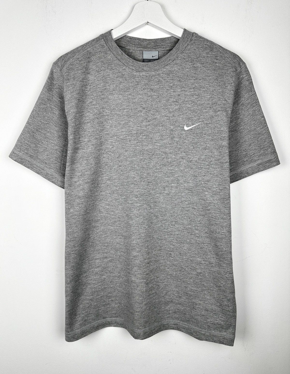 Nike Vintage Nike Mini Swoosh Logo T Shirt Tee Y2K Center Size US M / EU 48-50 / 2 - 1 Thumbnail