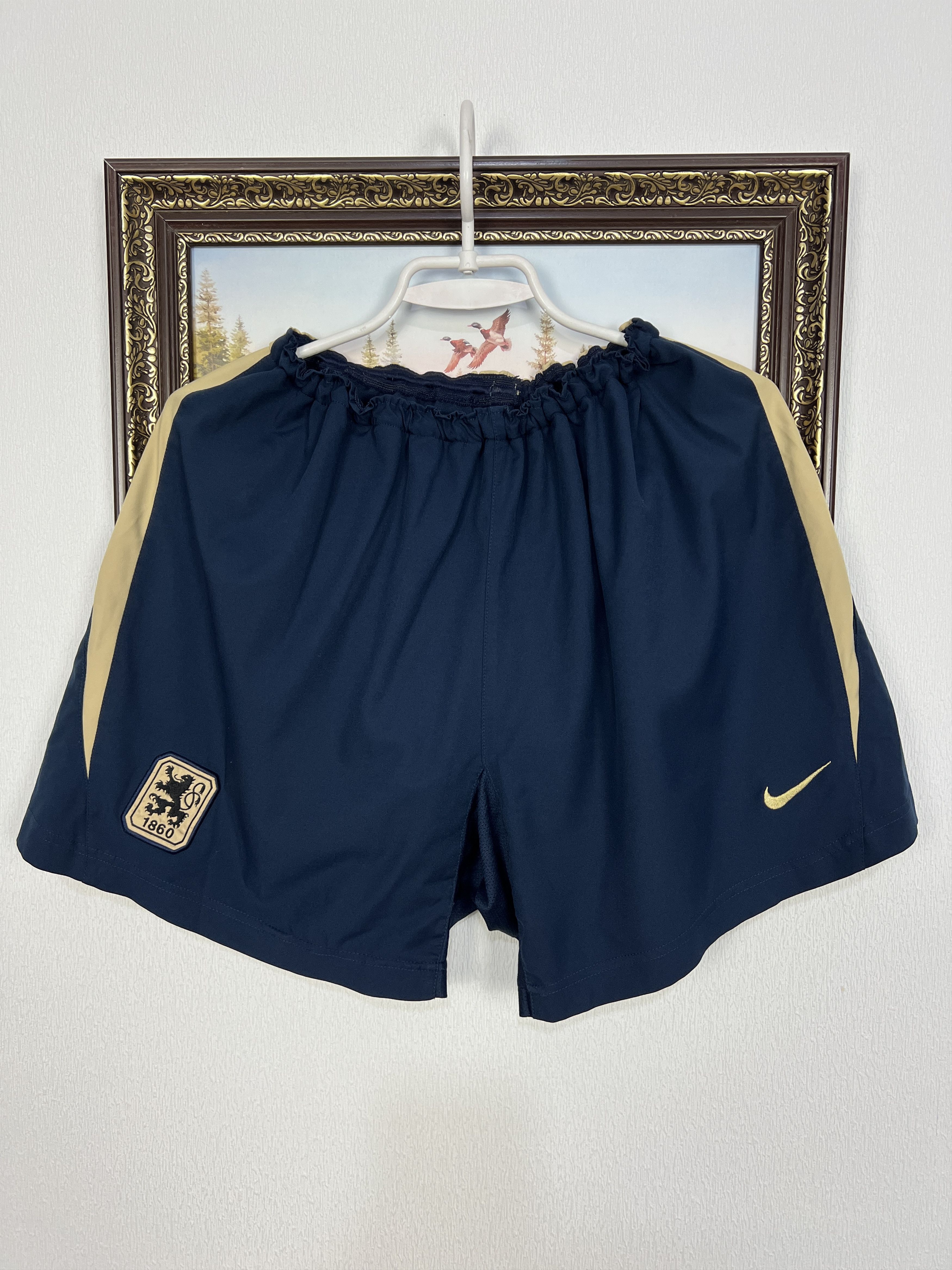 Nike Vintage 1860 Munich Football Shorts Soccer Athletic Rare Size US 32 / EU 48 - 1 Thumbnail