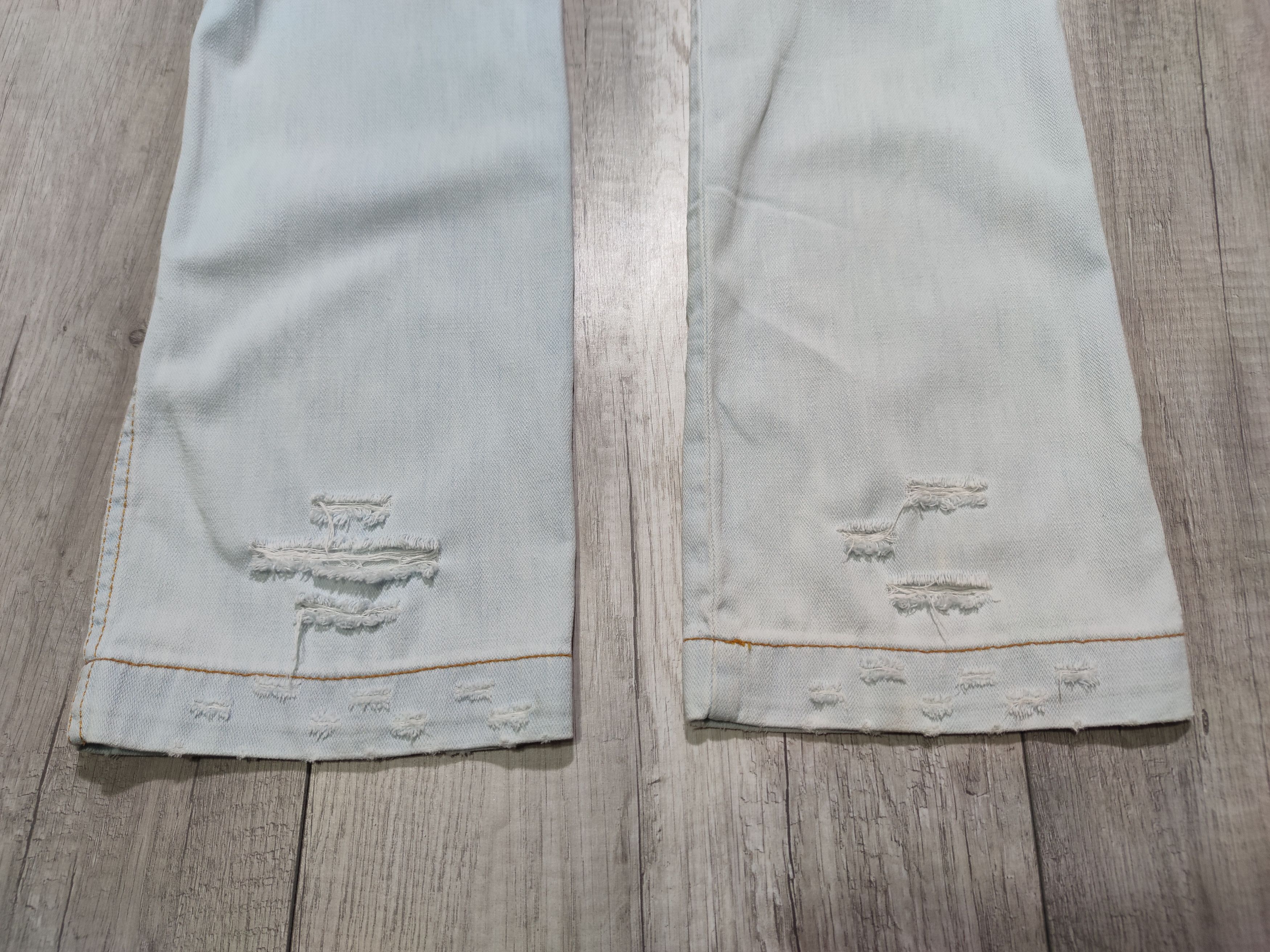 Dolce & Gabbana Vintage Dolce Gabbana Light Blue Distressed Jeans Size 27" / US 4 / IT 40 - 6 Thumbnail