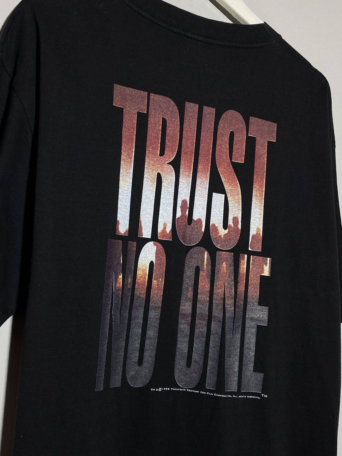 Other Vintage 1995 The X Files Trust No One Movie T-shirt Size US XL / EU 56 / 4 - 9 Thumbnail