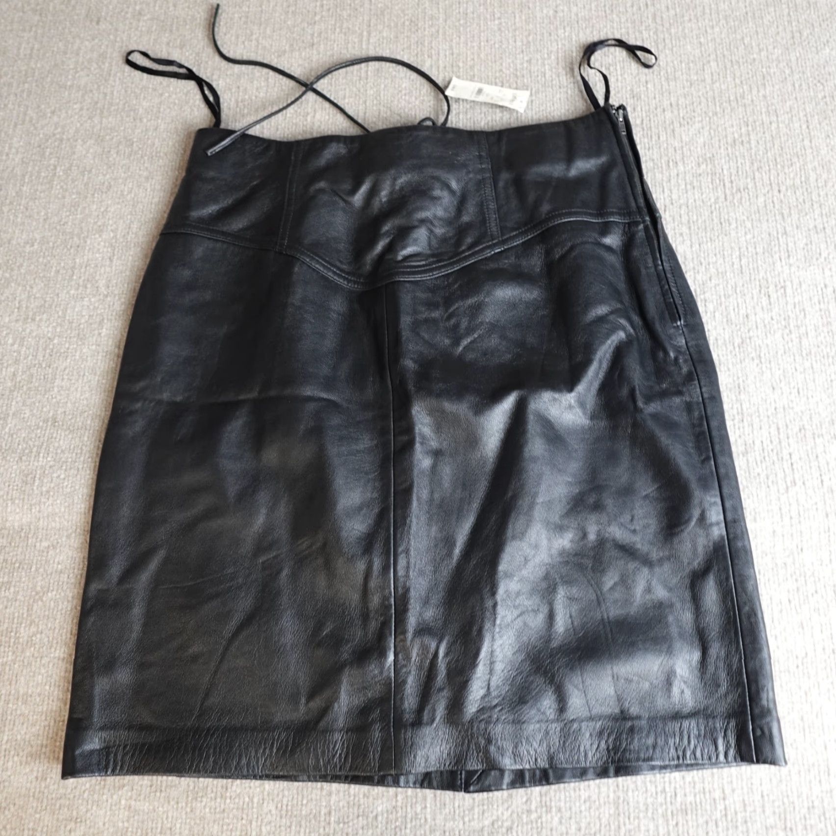 Express VINTAGE Express Womens Skirt 13 Black Solid Pencil Back Lace Leather NEW Y2K Size 34" / US 12 / IT 48 - 2 Thumbnail