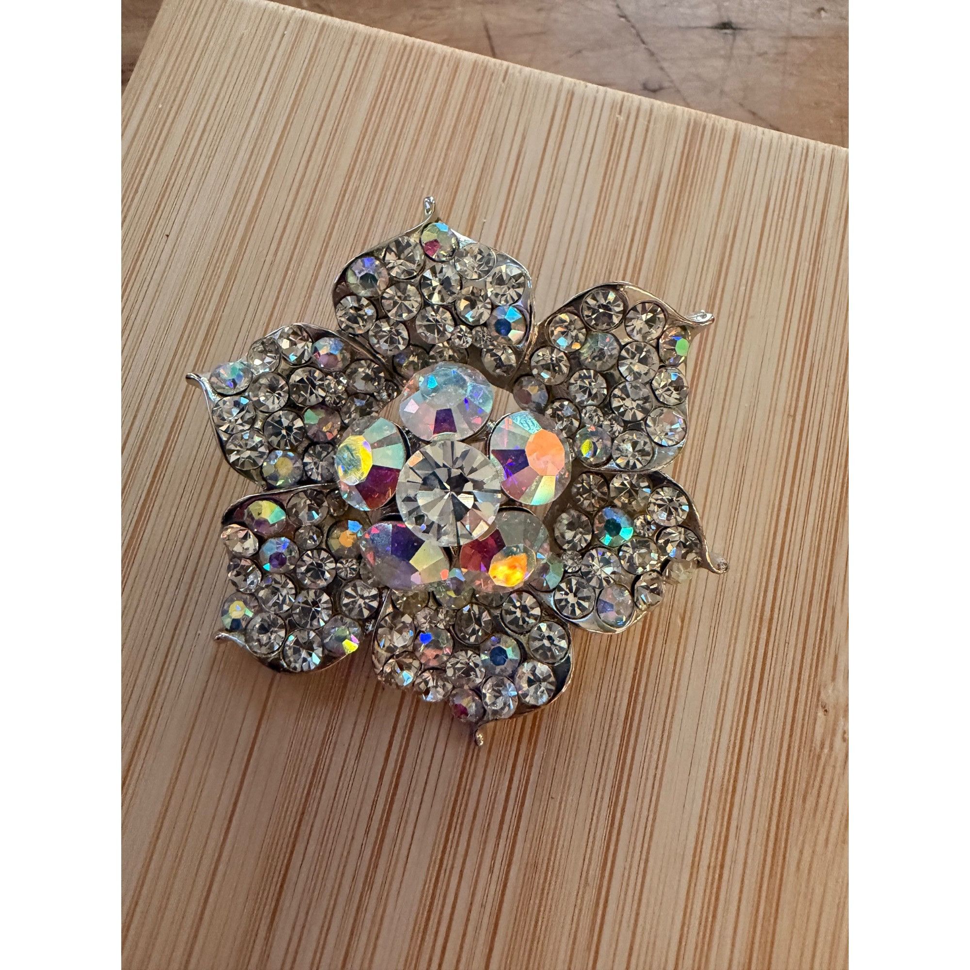 Other Sparkling Crystal Rhinestone Flower Brooch Statement Accesso Size ONE SIZE - 2 Thumbnail