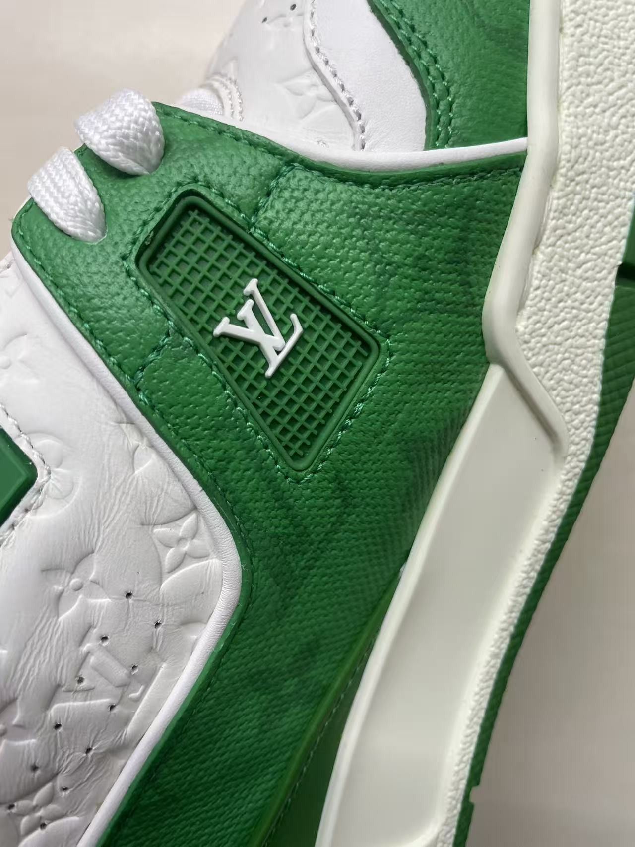 Louis Vuitton Louis Vuitton Trainer #54 Signature White & Green Sneakers Size US 9 / IT 39 - 8 Thumbnail