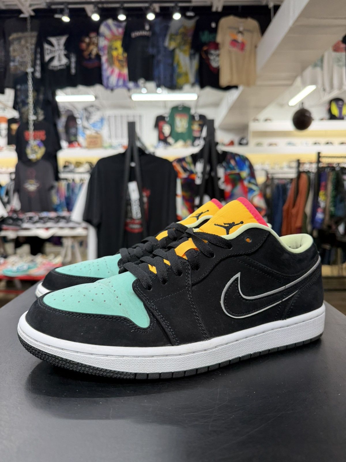 Jordan Brand Jordan 1 Low Black Aurora Green Laser Orange Size 9 (2020) Size US 9 / EU 42 - 1 Thumbnail
