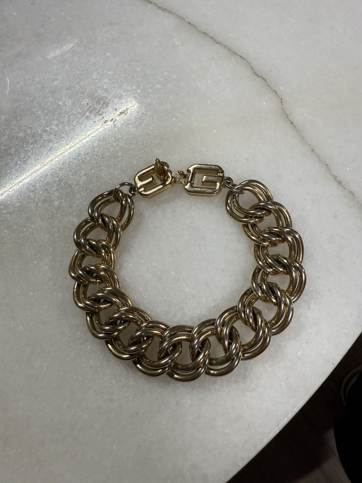 Givenchy Givenchy Interlocking Gold Bracelet Vtg Chain Preowned Size ONE SIZE - 1 Thumbnail