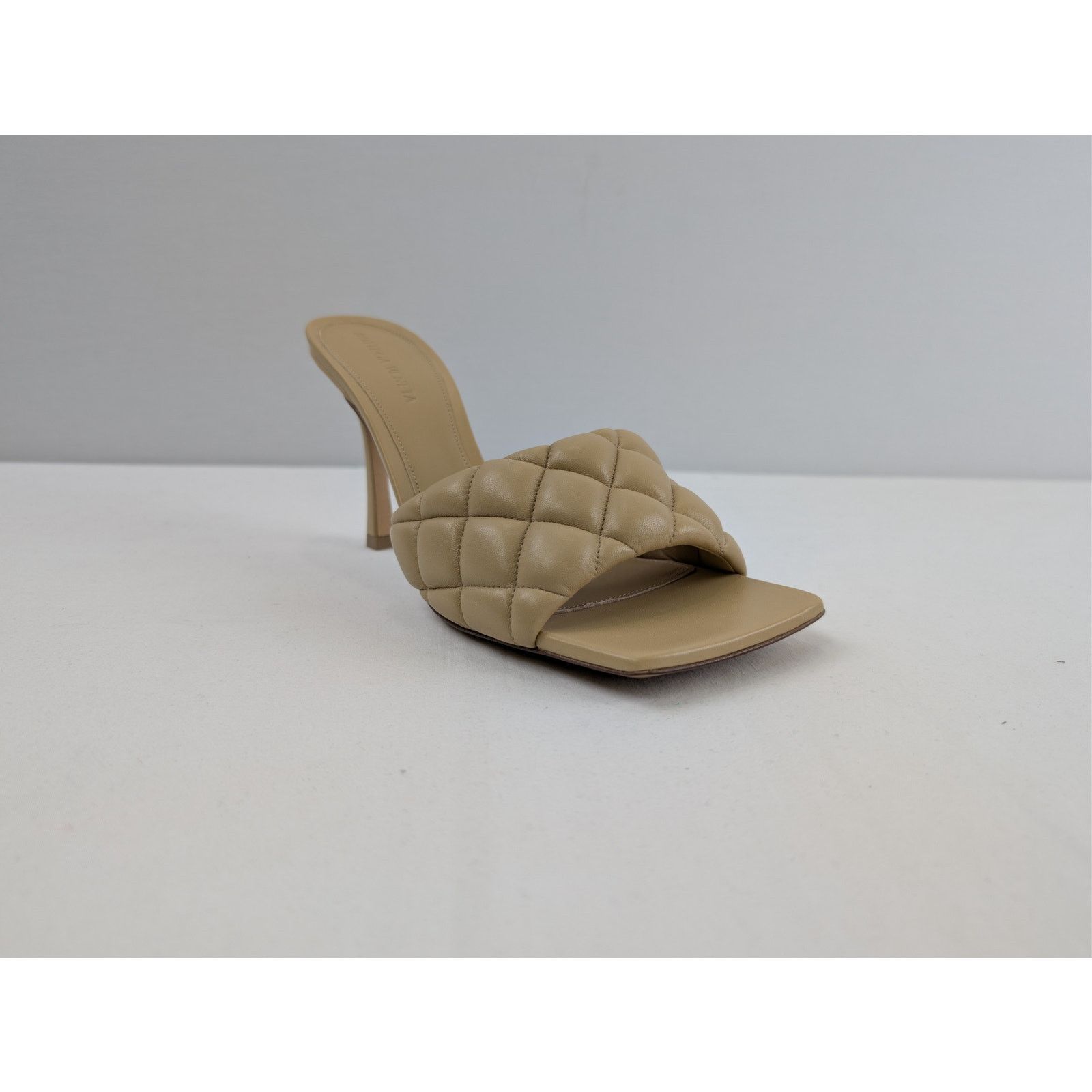Bottega Veneta o1rshd1 Nappa Matelasse Padded Sandal in Cane Sugar Size US 10.5 / IT 40.5 - 2 Thumbnail