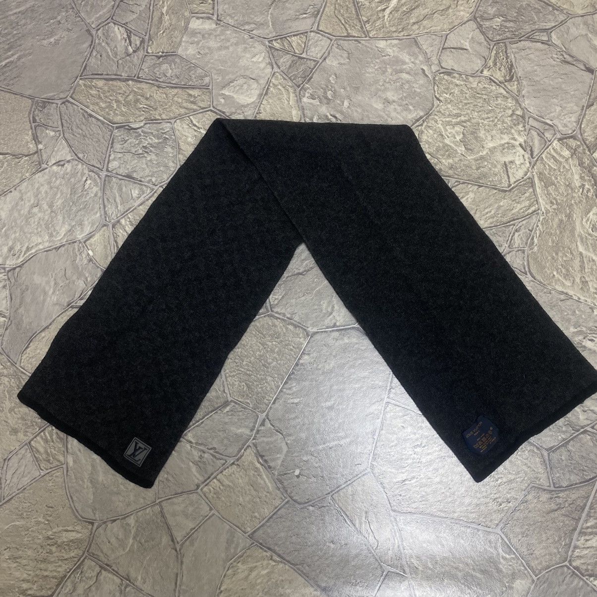 Louis Vuitton Louis Vuitton Scarf Logo Black Wool Size ONE SIZE - 1 Thumbnail