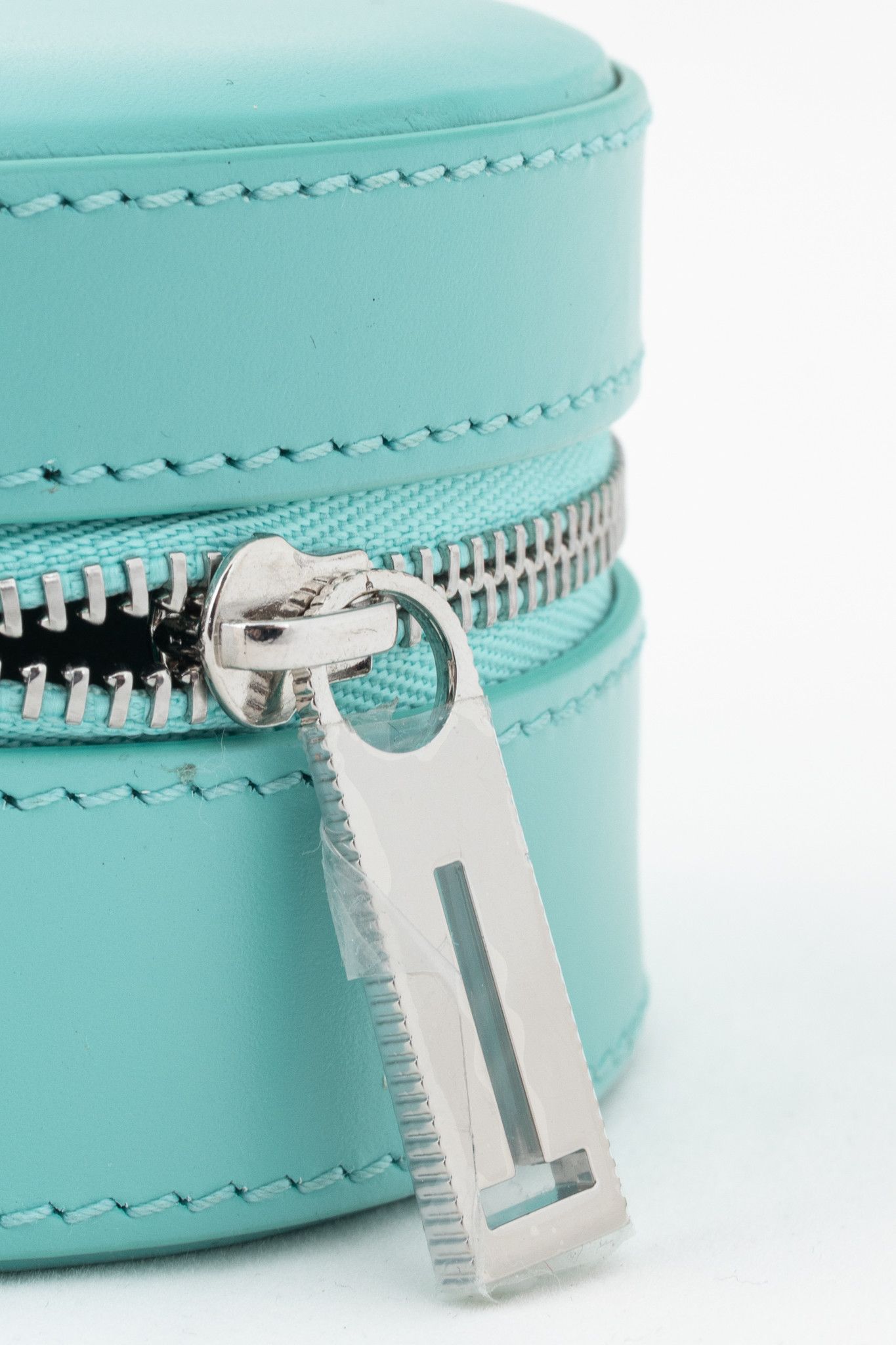 Tiffany & Co. Tiffany & Co. Leather Tiffany Blue Round Jewelry Case Size ONE SIZE - 6 Thumbnail