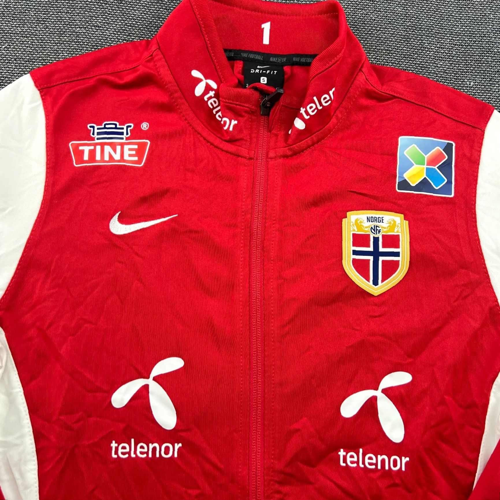 Nike Nike Track Jacket Mens Small Football Norway 2018 2019 Red Full Zip Vintage No Nike Track Jacket Mens Small Red Nike Size US S / EU 44-46 / 1 - 4 Thumbnail