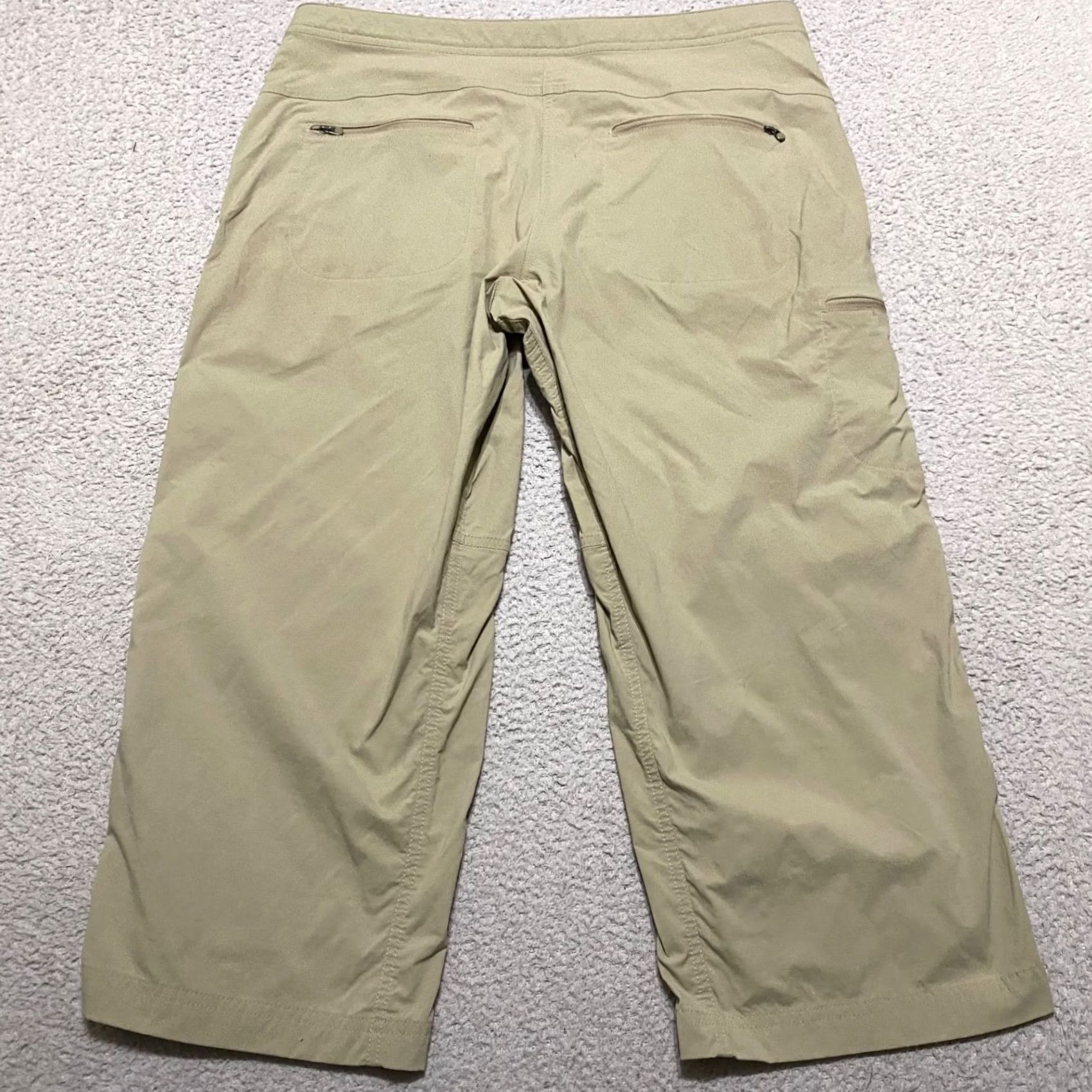 Vintage L.L. Bean Womens 14 Beige Capri Cargo Pants Nylon Comfortable Straight Leg Capris Casual Travel Spring Summer Fall Winter Womens Size 36" / US 14 / IT 50 - 2 Thumbnail