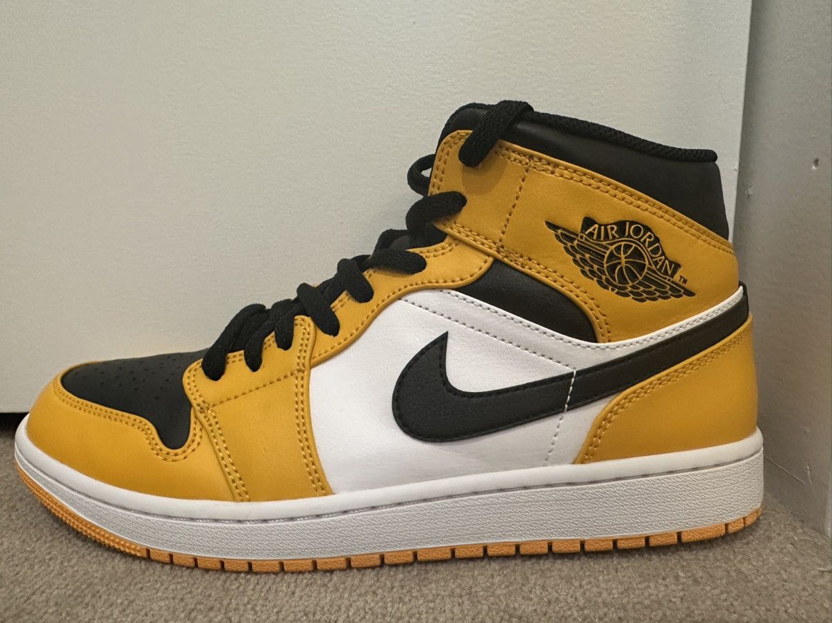 Jordan Brand Air Jordan 1 Mid Taxi Size US 9.5 / EU 42-43 - 1 Thumbnail