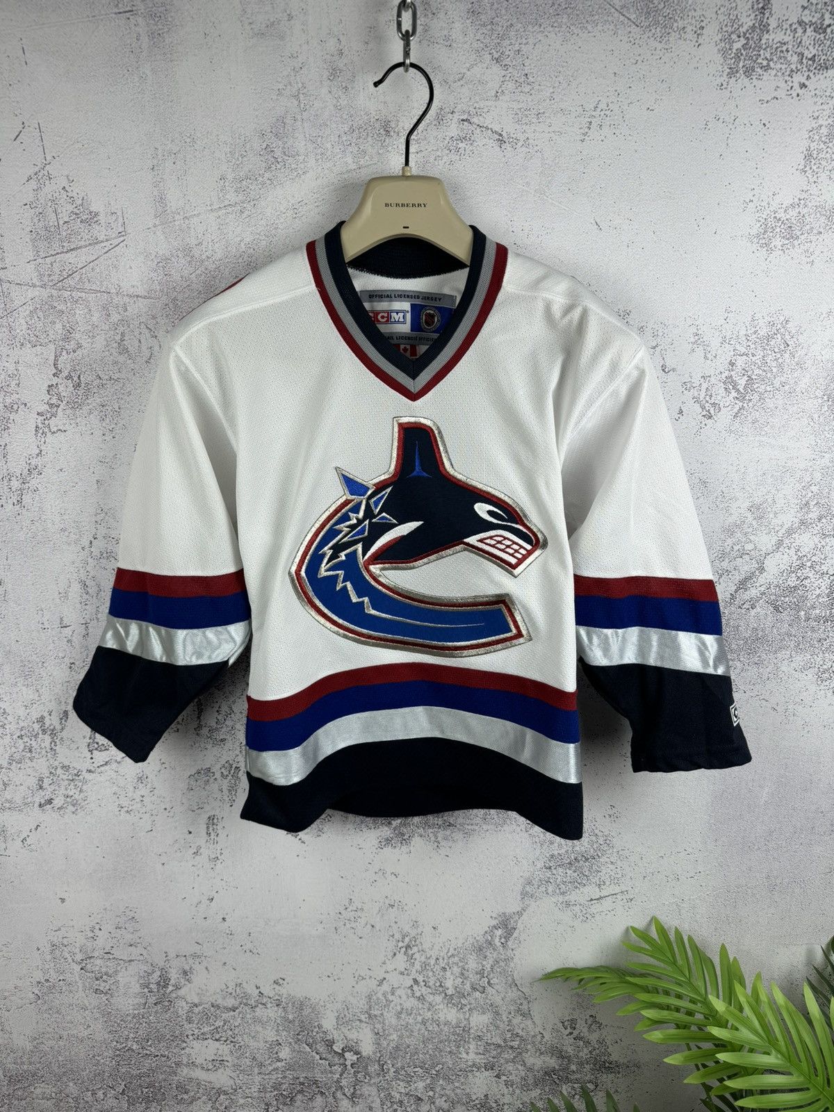 Ccm × Vintage VINTAGE VANCOUVER CANUCKS 1997 - 2003 NHL CCM HOCKEY JERSEY Size US XXS / EU 40 - 1 Thumbnail