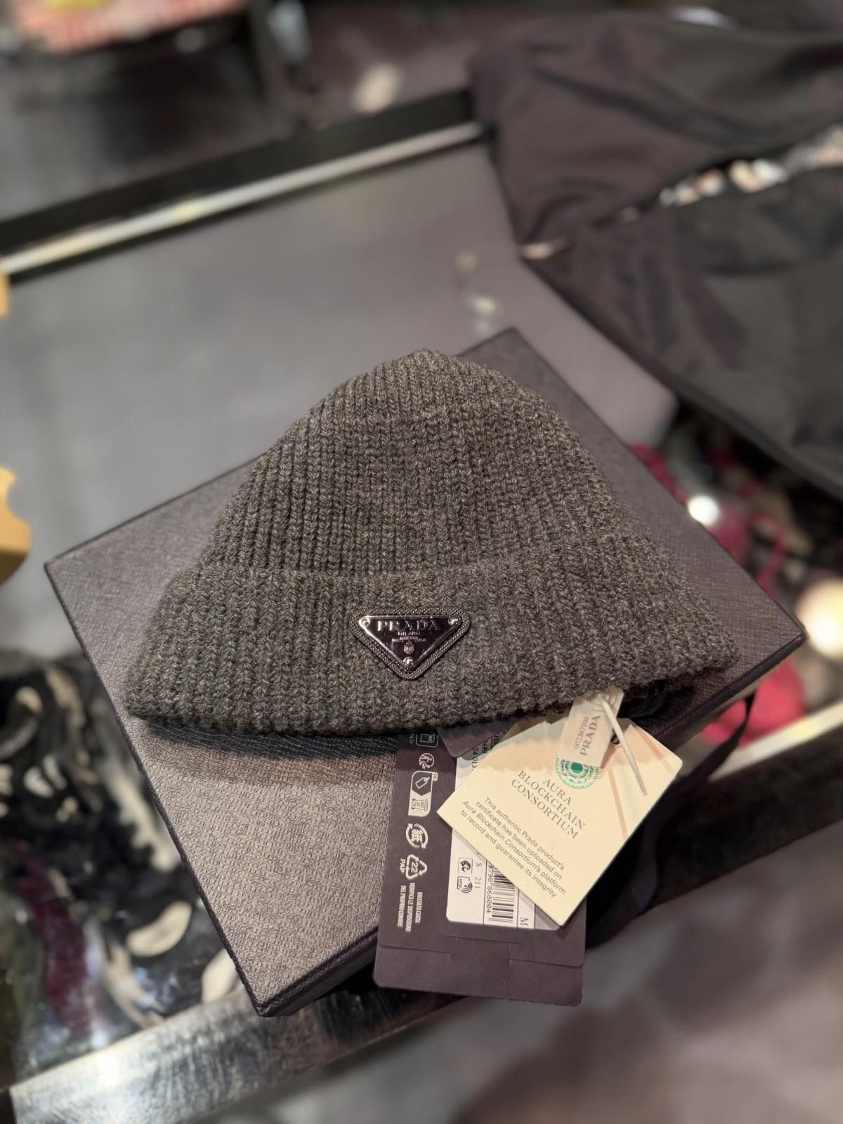 Prada PRADA Beanie Gray (M) Cashmere Knit Beanie Triangle NEW $650 Size ONE SIZE - 3 Thumbnail