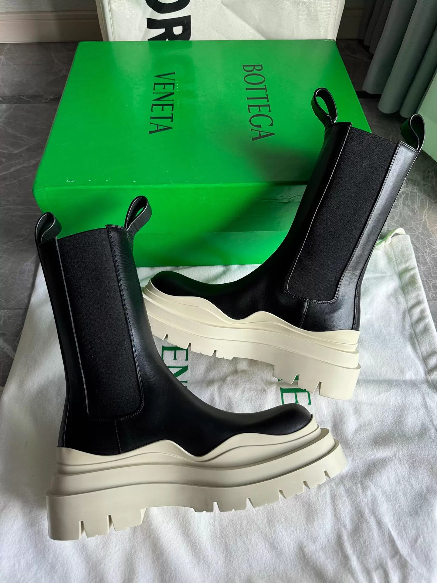 Bottega Veneta Bottega Veneta Chelsea Boots Women's 36 Ivory Size US 5.5 / IT 35.5 - 6 Thumbnail