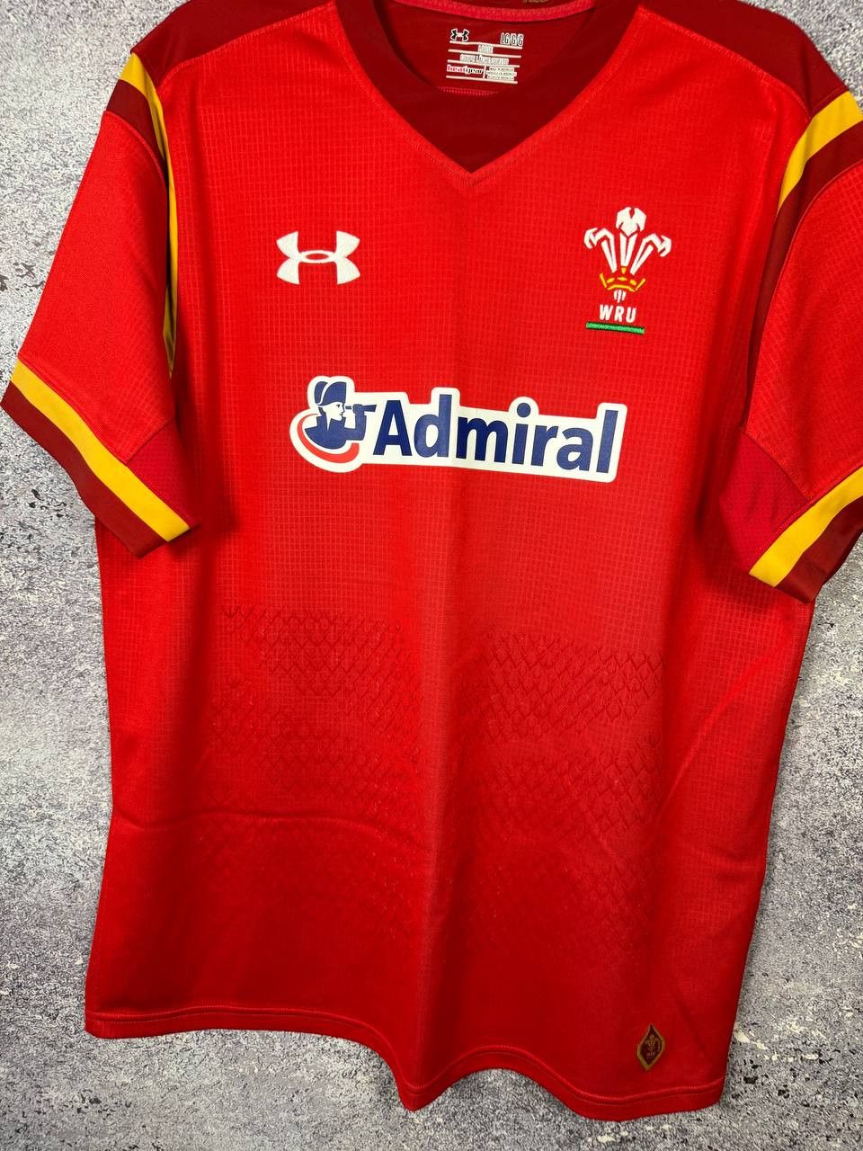Under Armour Men's Rugby Union Wales 2015/16 Home Shirt Jersey UA Size US L / EU 52-54 / 3 - 4 Thumbnail
