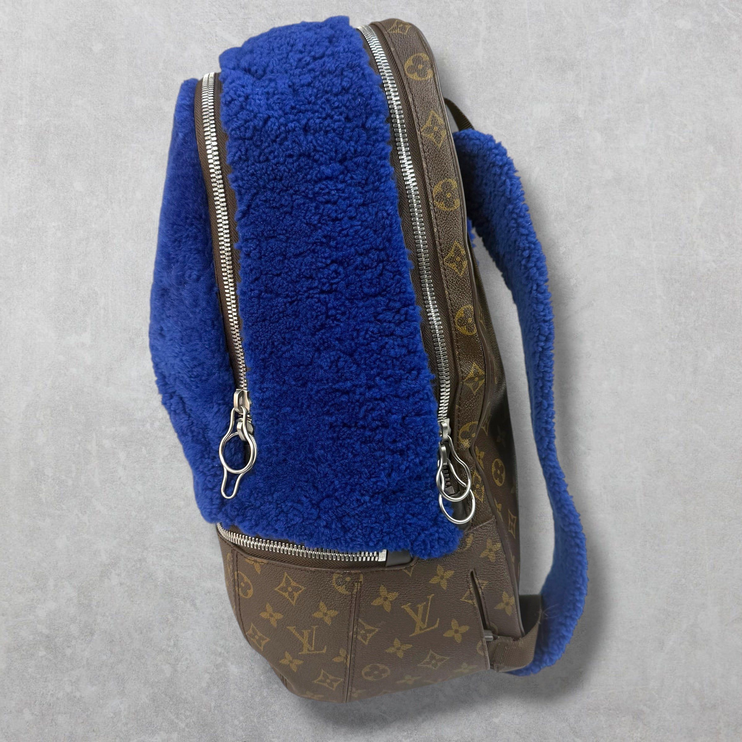 Louis Vuitton Louis Vuitton x Marc Newson Fleece Backpack Size ONE SIZE - 4 Thumbnail
