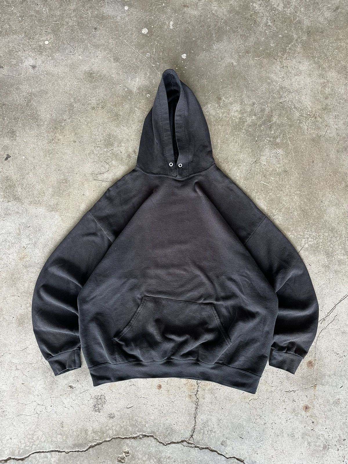 Vintage 00s Vintage Faded Black Boxy Blank Hoodie - Russell Style | Grailed