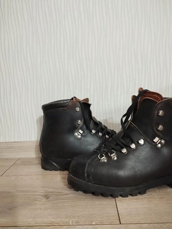 Bally Bally Minerva vintage retro mountain boots size 9 Size US 10 / EU 43 - 2 Thumbnail