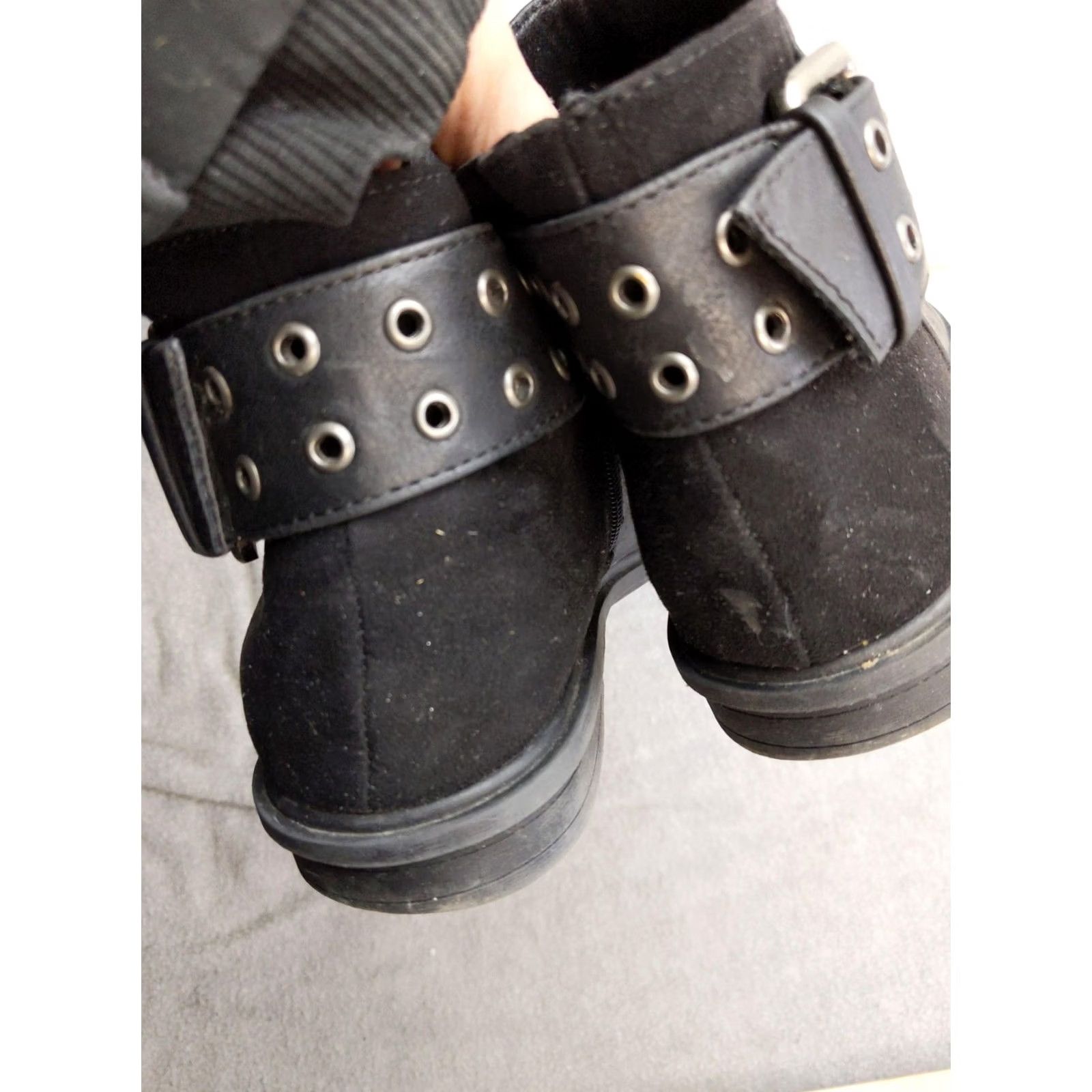 Vintage Rocket Dog Womens Bootie Black Size 6.5 US 6.5 37 Ankle Zipper Buckle Studded Casual Block Heel Leatherette Synthetic Shoe Shoe Boot Shoes Vans? Size US 7 / IT 37 - 5 Thumbnail