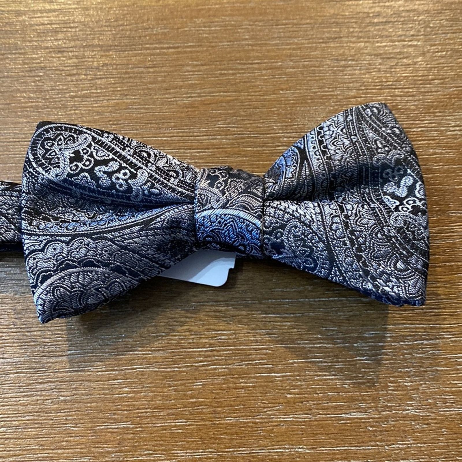 Saddlebred Saddlebred silk blend silver black paisley bow tie formal Size ONE SIZE - 1 Thumbnail