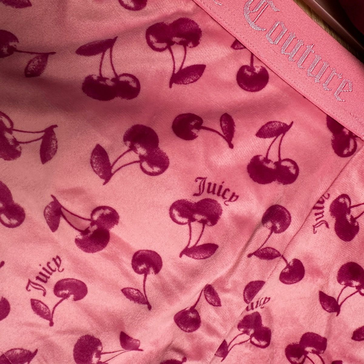Juicy Couture Juicy Couture 3-Piece Pajama Set White Ribbed Tank Size M Size 28" / US 6 / IT 42 - 7 Thumbnail