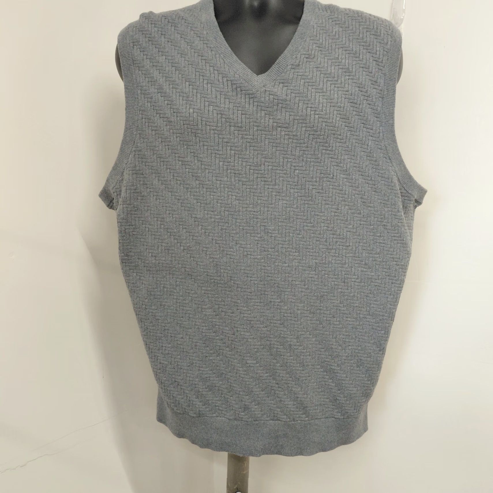 Roundtree & Yorke Rountree & Yorke Sweater Vest Mens Large Heather Grey 100% Cotton Classic Knit Vest, V-Neck, Sleeveless, Cable-Knit, Regular Fit, All Seasons, Gray Size US L / EU 52-54 / 3 - 2 Thumbnail