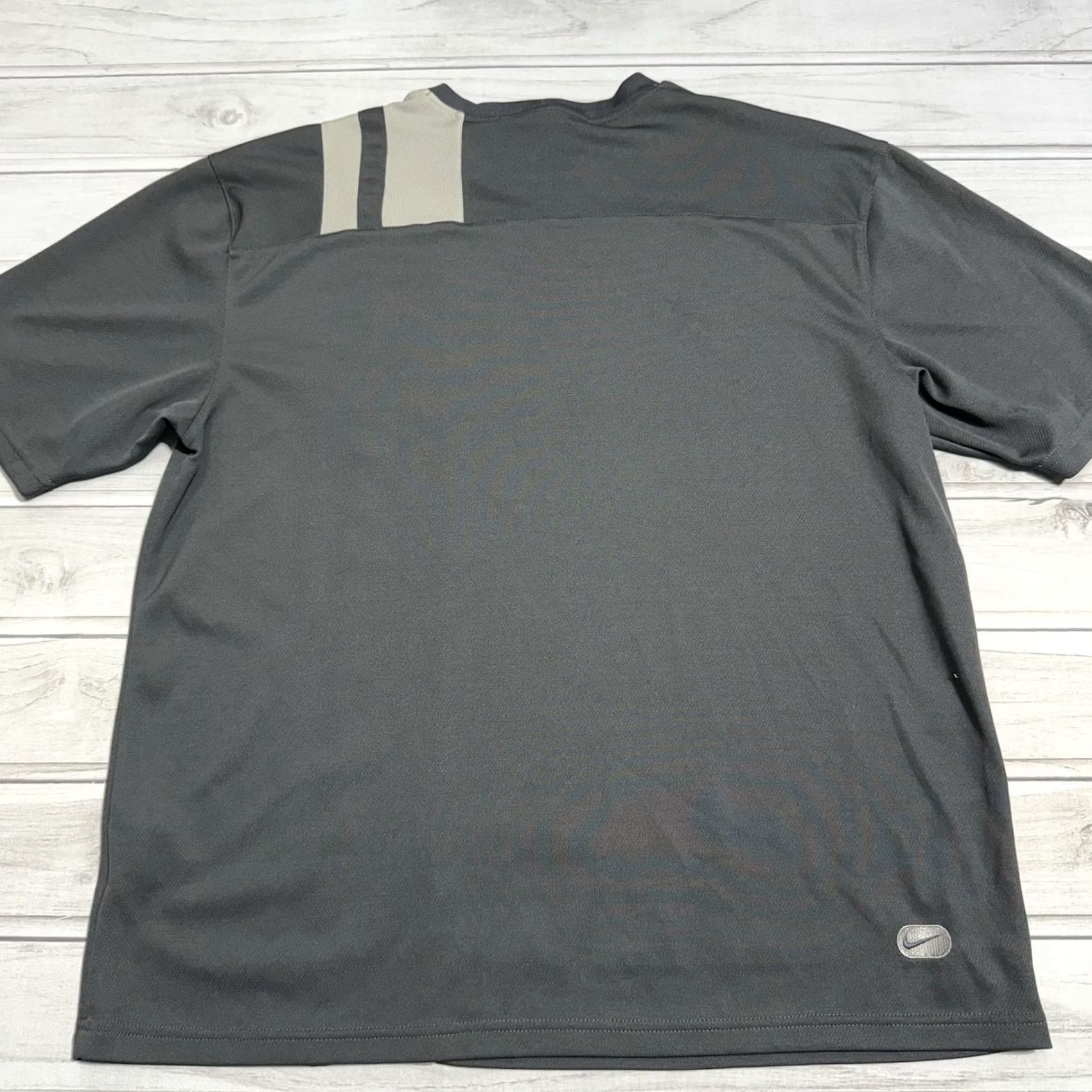 Nike VINTAGE Nike Shirt Mens Large Gray Running Tennis Gym Workout Soccer 90s Y2K Nike Dri-Fit Shirt Mens Large Gray Size US L / EU 52-54 / 3 - 3 Thumbnail