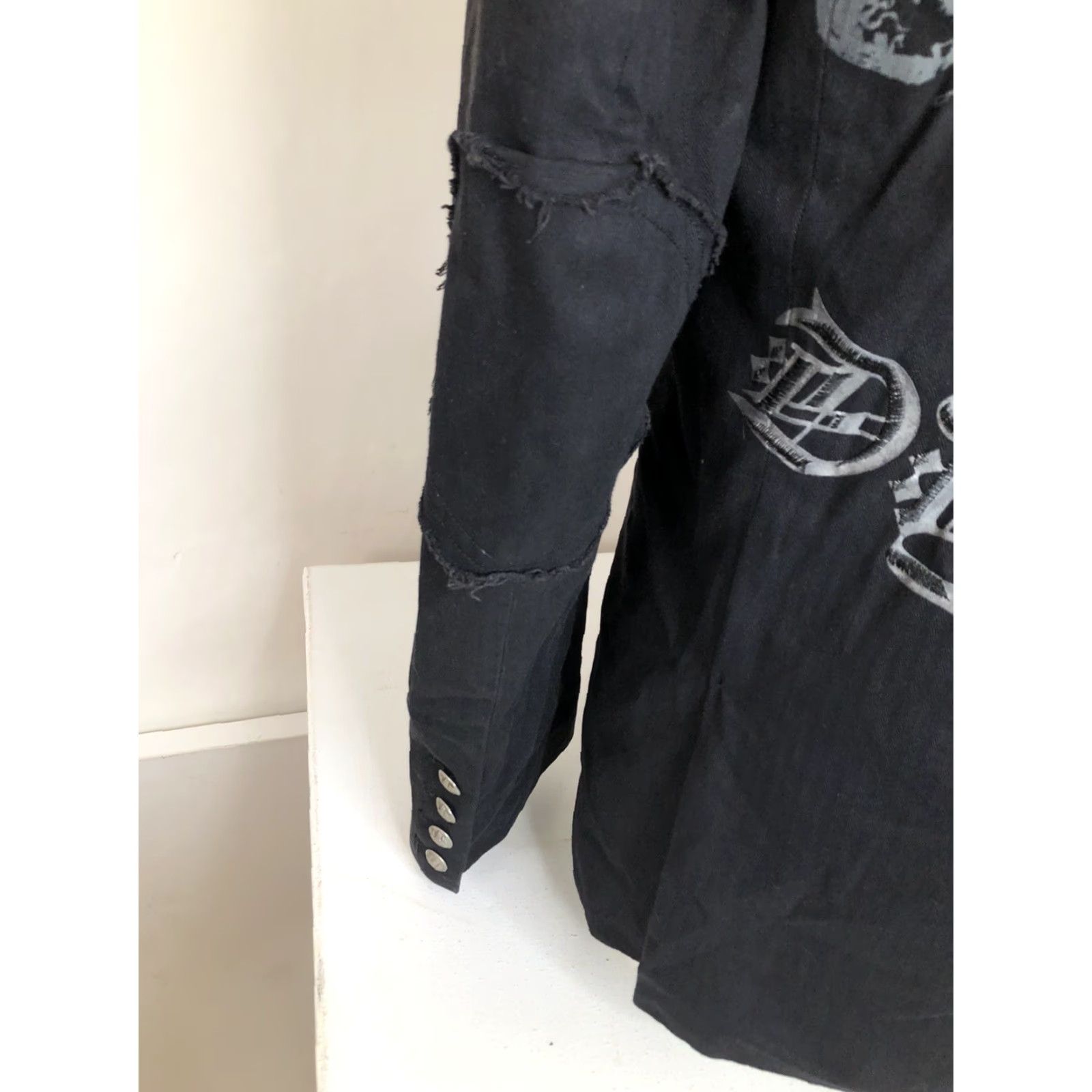 Roar Roar / Buckle Embroidered Mens Blazer Jacket - Wing Collared Buckle Closure - Black - Size M Size 40R - 6 Thumbnail