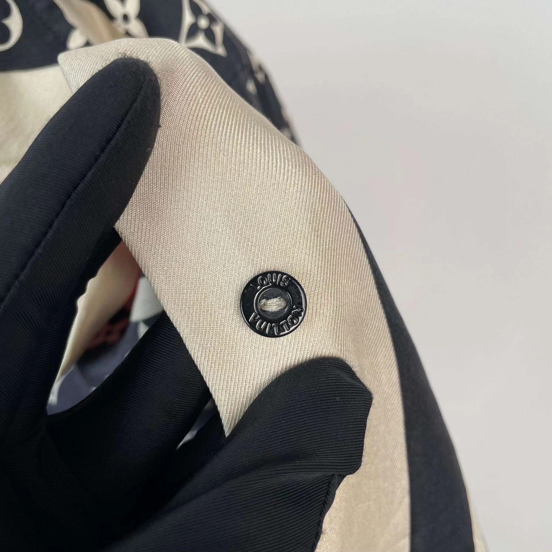 Louis Vuitton LV silk all over logo color blocked shirt 34 Size XS / US 0-2 / IT 36-38 - 8 Thumbnail