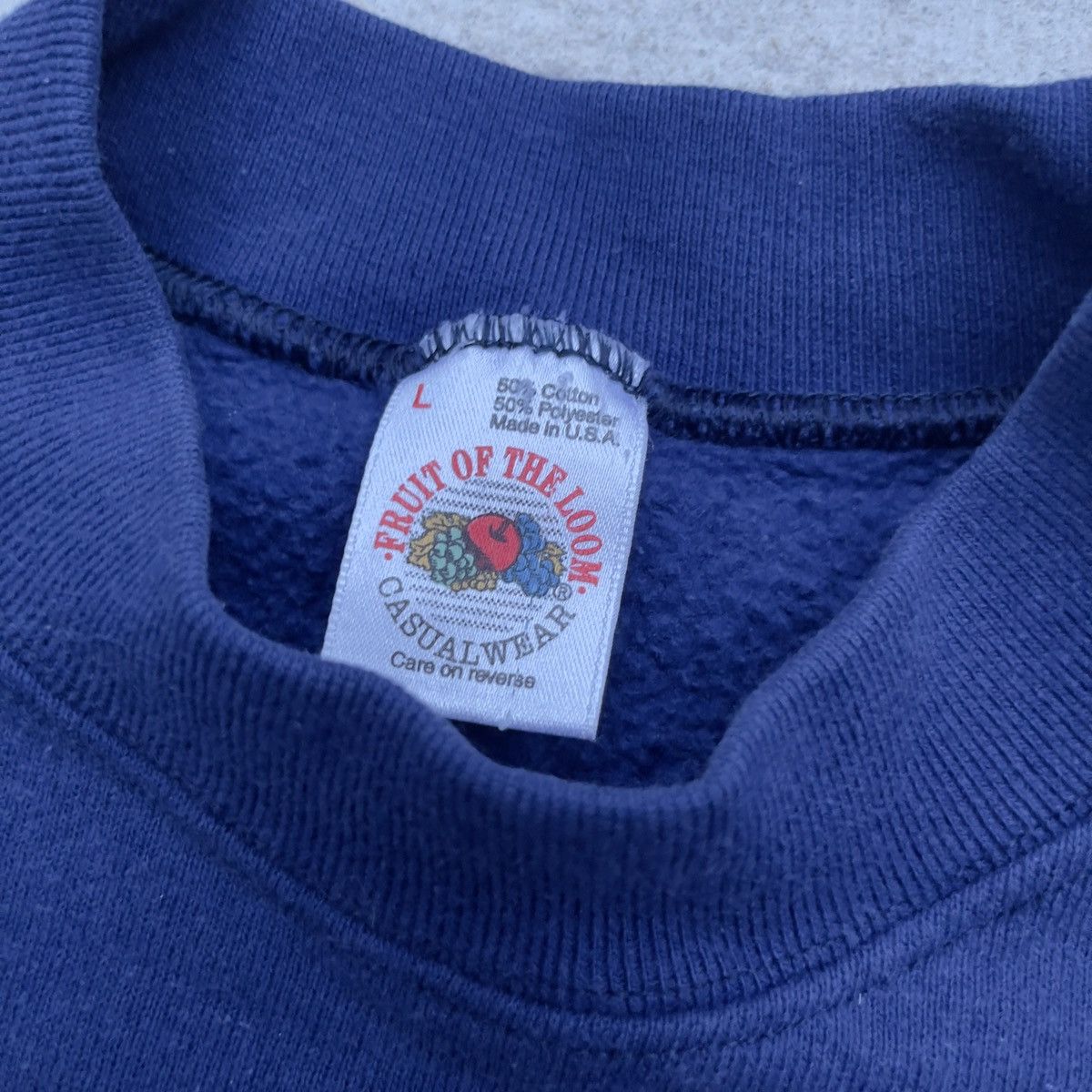 Fruit Of The Loom Vintage 90s FRUIT OF THE LOOM Navy Blank Hemmed Crewneck Size US L / EU 52-54 / 3 - 3 Thumbnail