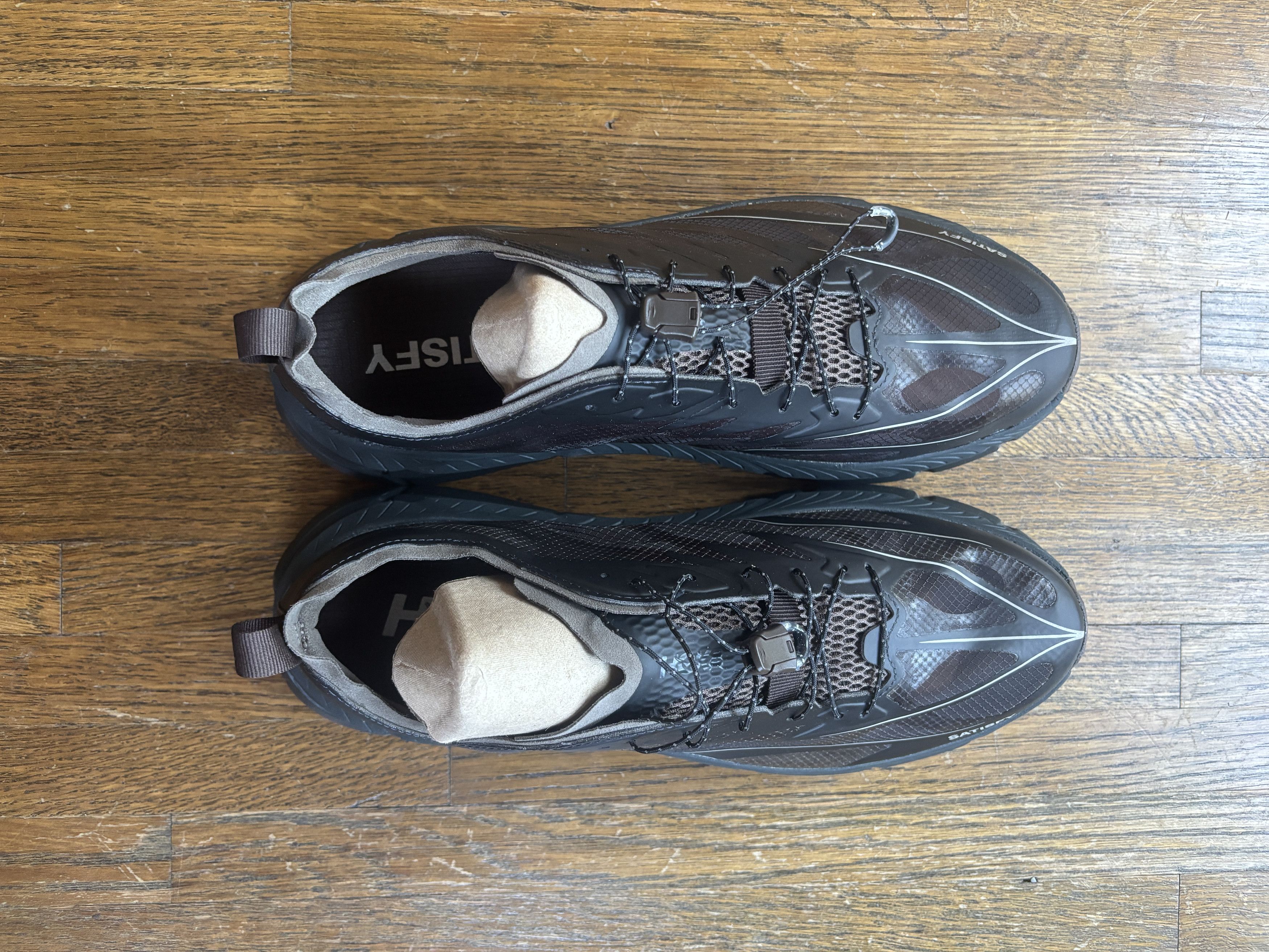 Hoka × Satisfy Hoka One One Satisfy x Mafate Speed 4 Lite Coffee Size US 12 / EU 45 - 3 Thumbnail