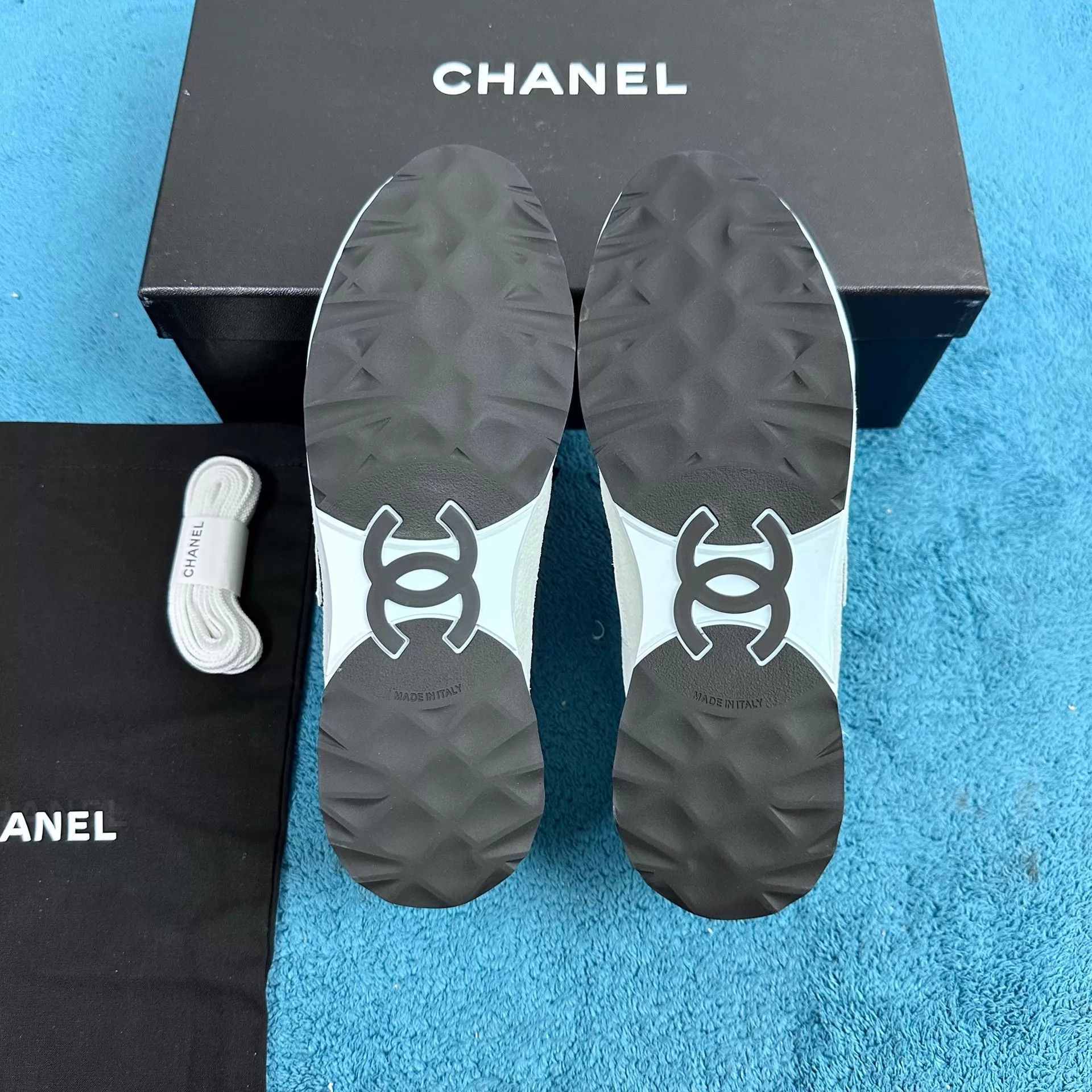 Chanel Chanel 25P Calfskin Quilted Low Top Sneaker White 36 Size US 5.5 / IT 35.5 - 5 Thumbnail