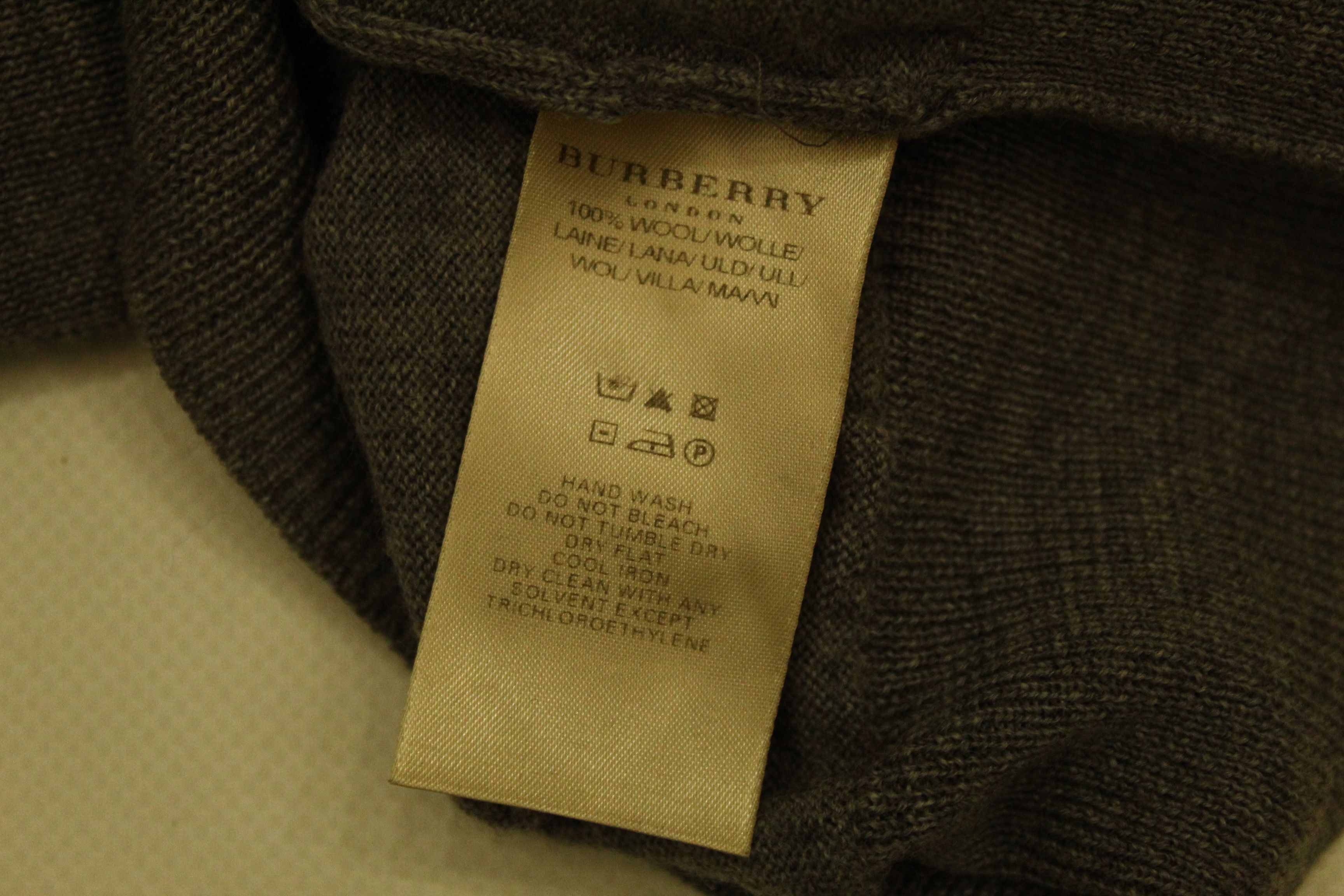 Burberry Burberry London Classic Logo Embroidery V-neck Wool Jumper Size US XXL / EU 58 / 5 - 5 Thumbnail