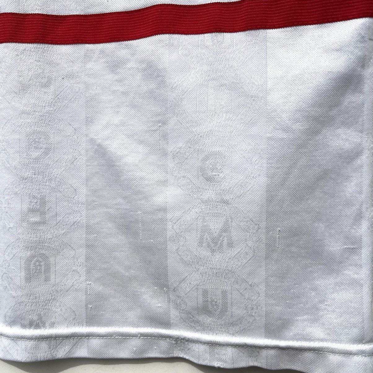 Umbro × Vintage Manchester United 1997-1998 Umbro soccer Jersey Sharp Size US XS / EU 42 / 0 - 3 Thumbnail