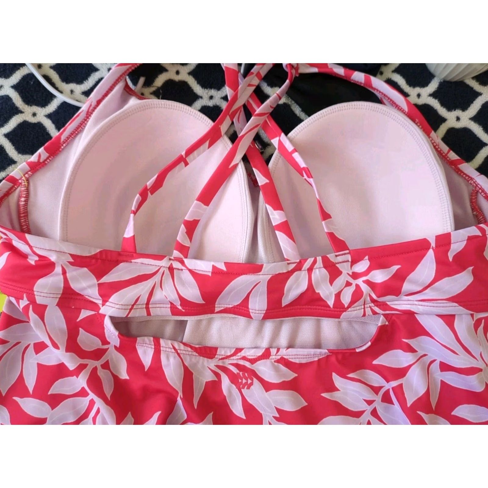 Vintage All In Motion Tankini Top Red Leaf Pattern 20W Womens Cross Strap Light Pad Built-In Bra Lined Padded Removable Pads Adjustable Strap Tankini Size 3XL / US 20-22 - 4 Thumbnail