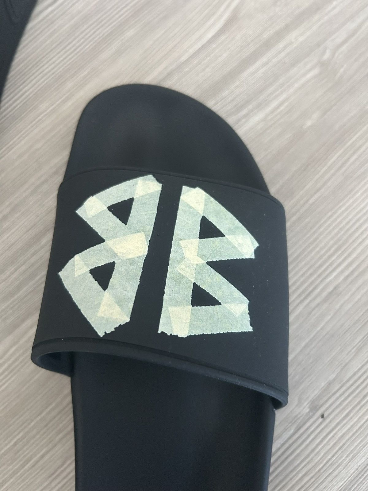 Balenciaga Black tape Balenciaga pool slides Size US 11 / EU 44 - 6 Thumbnail
