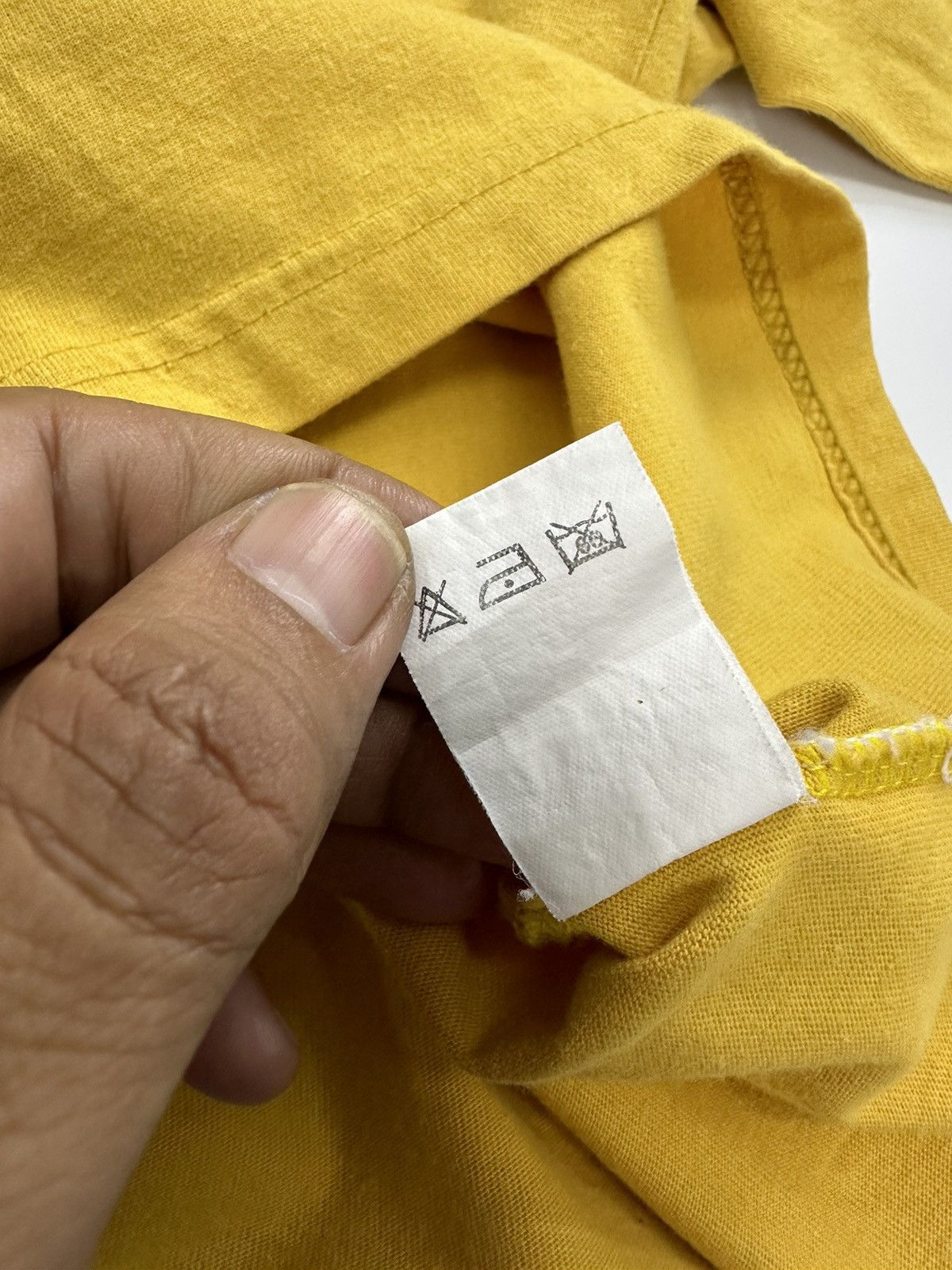 Disney Mickey Unlimited Full Body Yellow Shoe Vintage Tshirt A581 Size US M / EU 48-50 / 2 - 11 Thumbnail