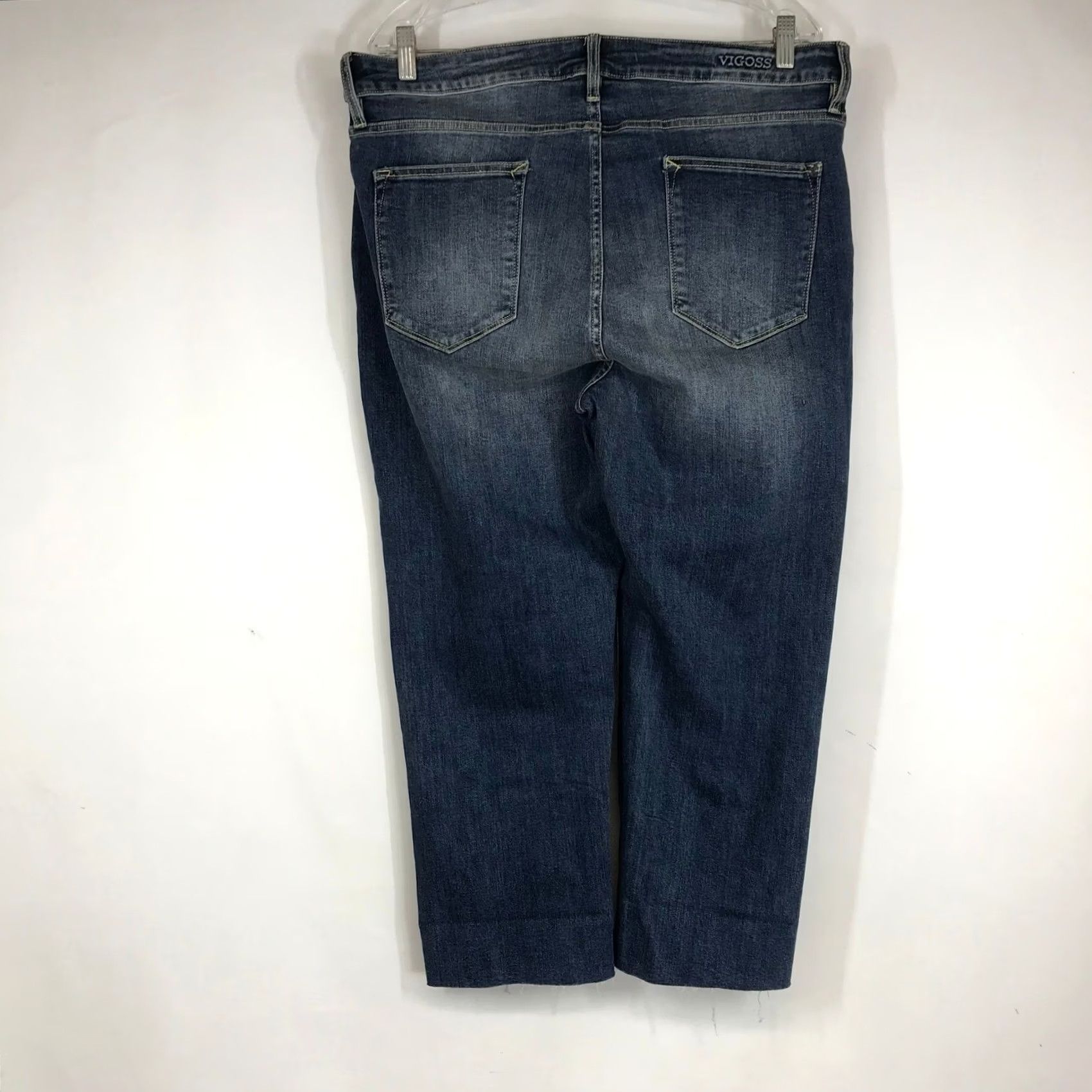 Vintage VIGOSS Marley Mid Rise Capri Jeans Medium Wash Blue Denim Women 18P Capri Jeans, 5-Pocket, Raw Hem, Stretch, Mid Rise, White/Blue? Size 40" / US 18 - 4 Thumbnail