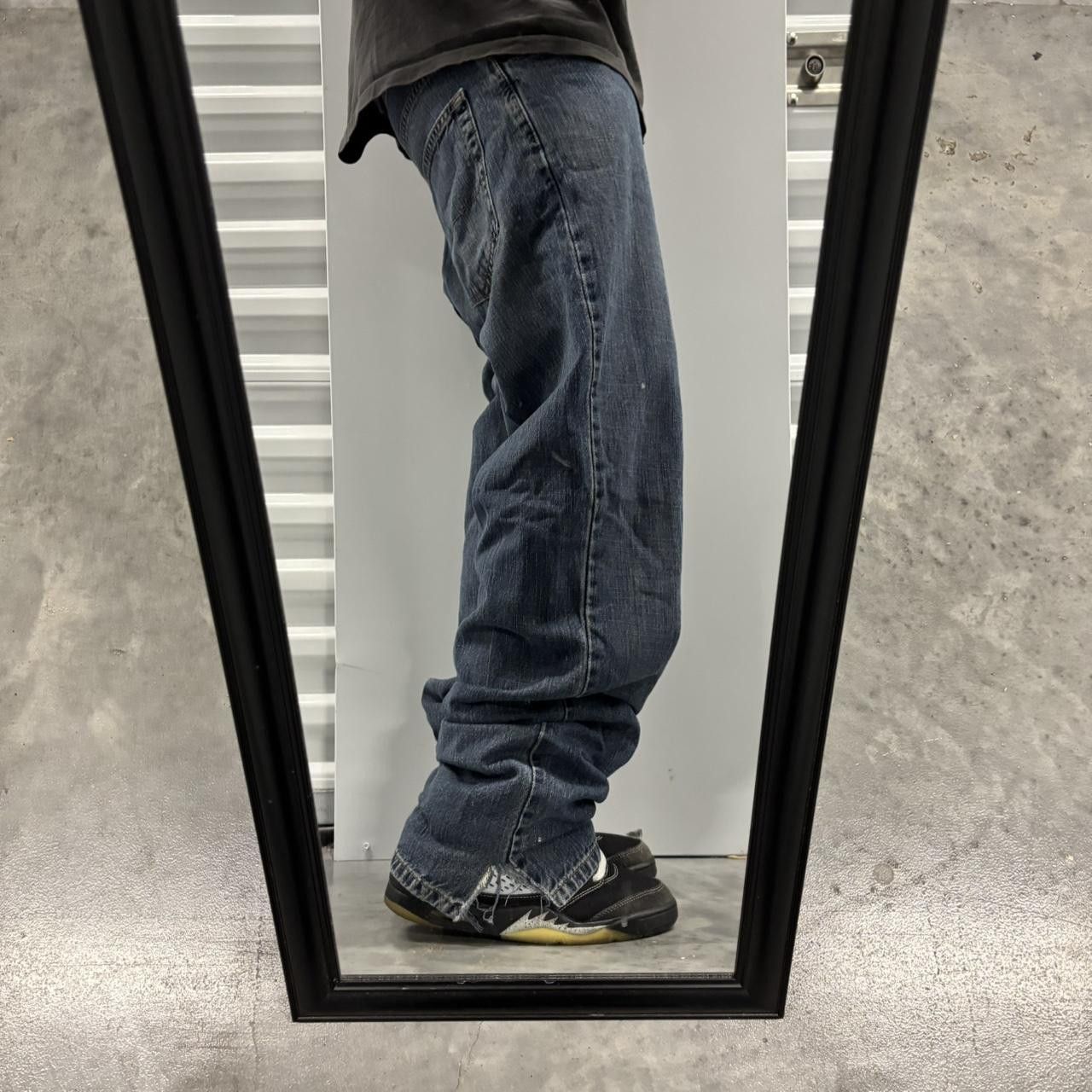 Levi's × Vintage Crazy Vintage Y2K/2000s Grunge Dark Wash Levi’s Denim Jeans! Size US 32 / EU 48 - 2 Thumbnail
