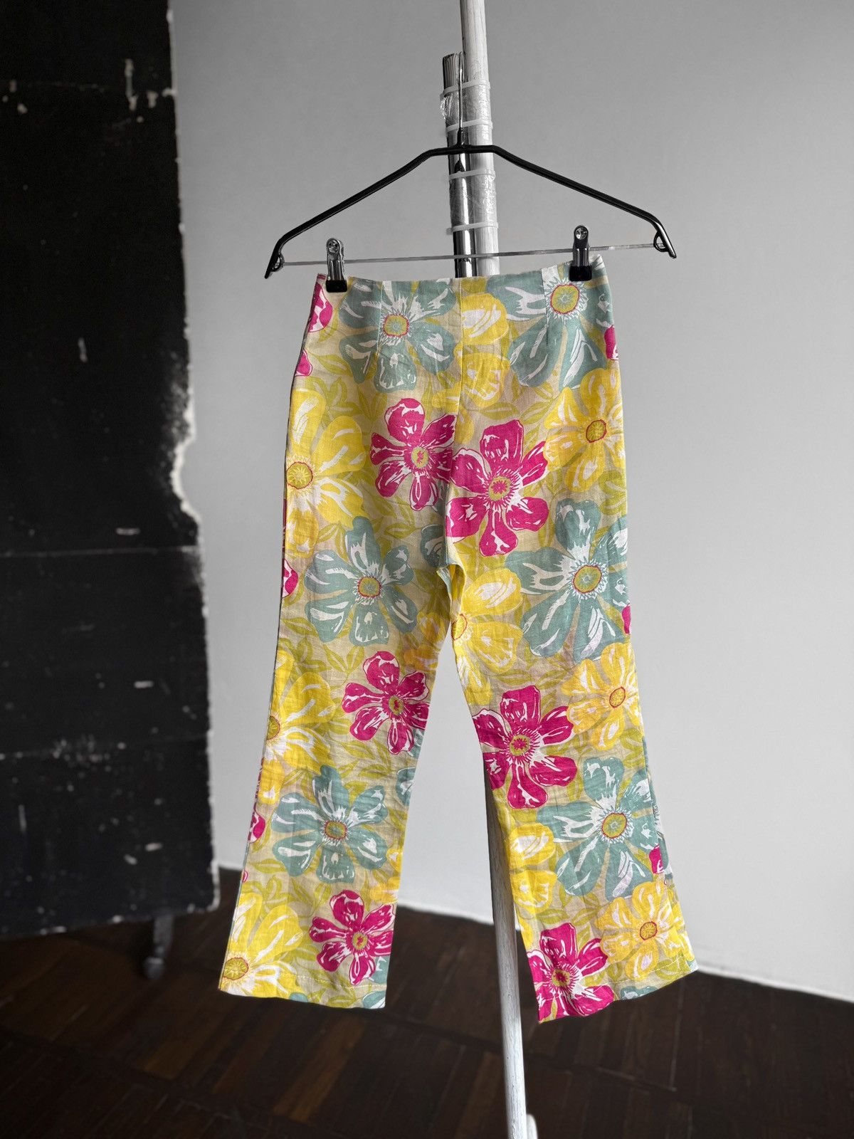 Designer NAF NAF Womens Y2K Yellow Pink Floral Print Ramie Pants Size 26" / US 2 / IT 38 - 2 Thumbnail