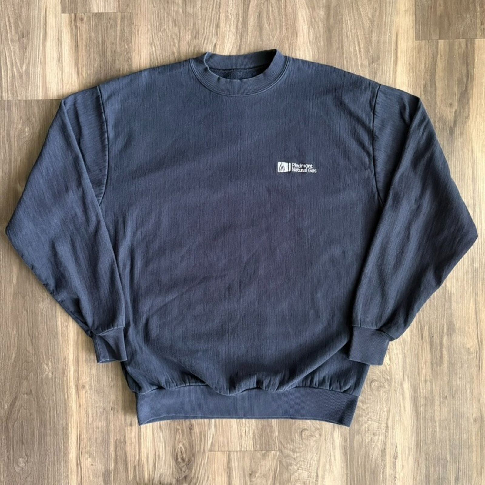 Vintage Tyndale FR Crewneck Sweatshirt Size XL Navy Pullover Size US XL / EU 56 / 4 - 1 Thumbnail