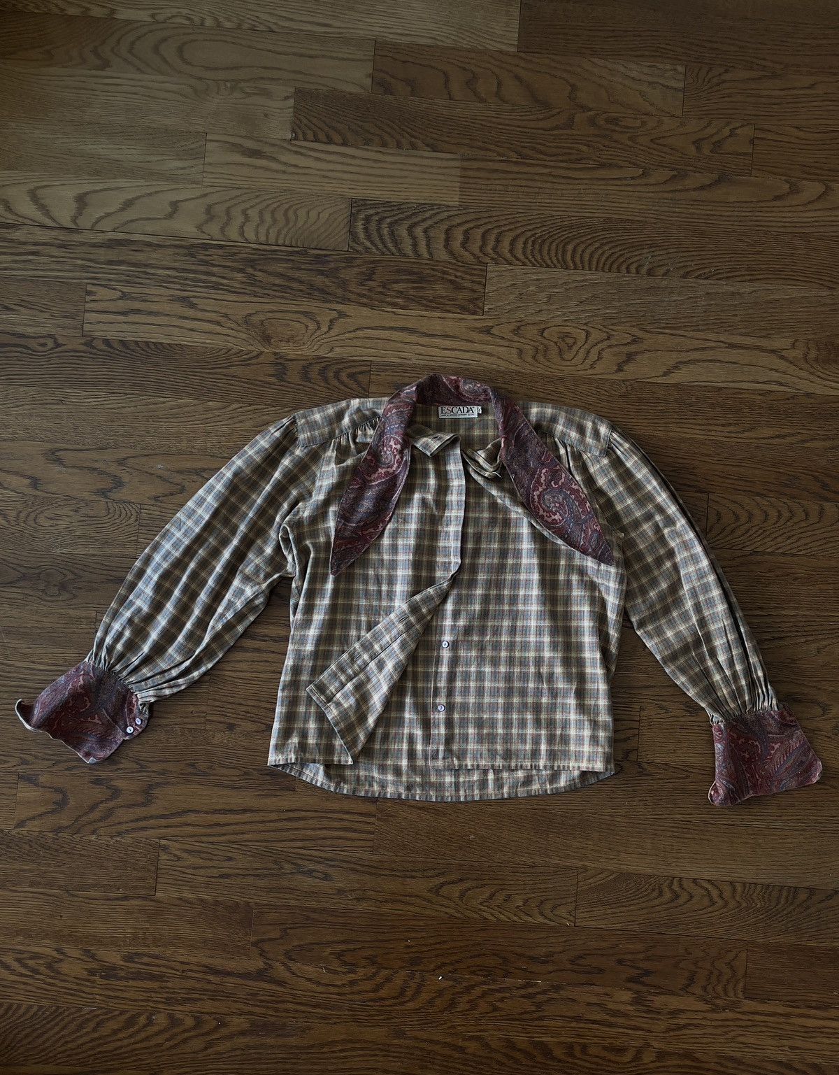 Escada paisley collar button up shirt